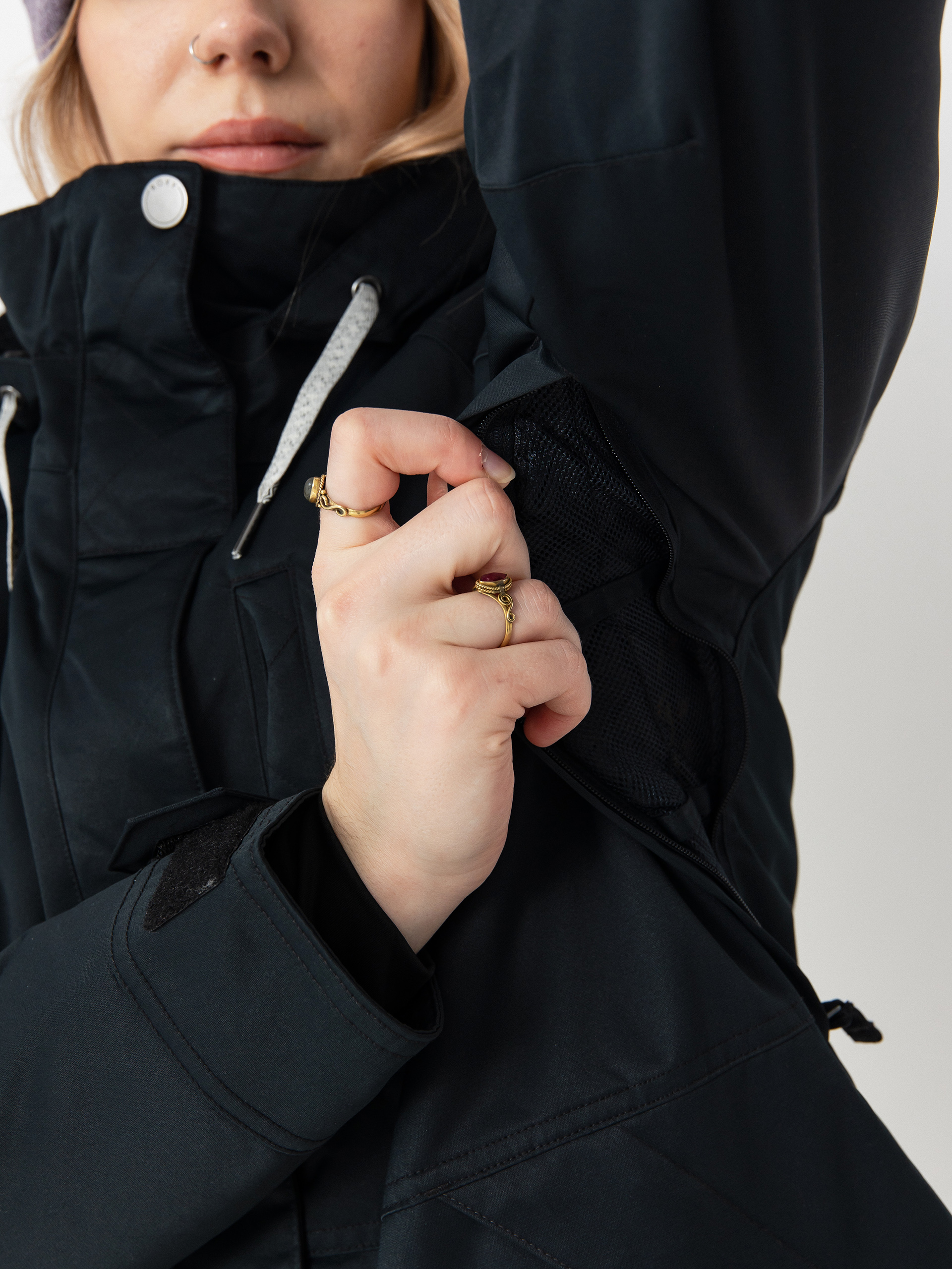 Жіноча Сноубордична куртка Roxy Billie (true black)