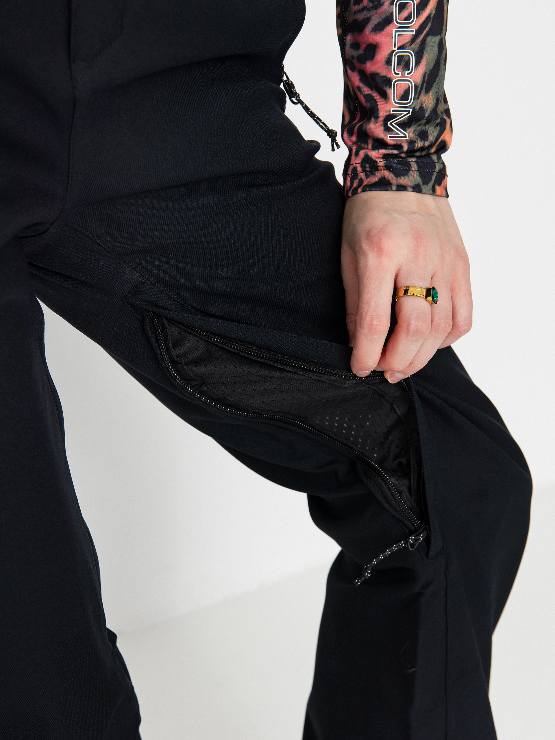 Жіночі Сноубордичні штани Volcom Genus Stretch (black)