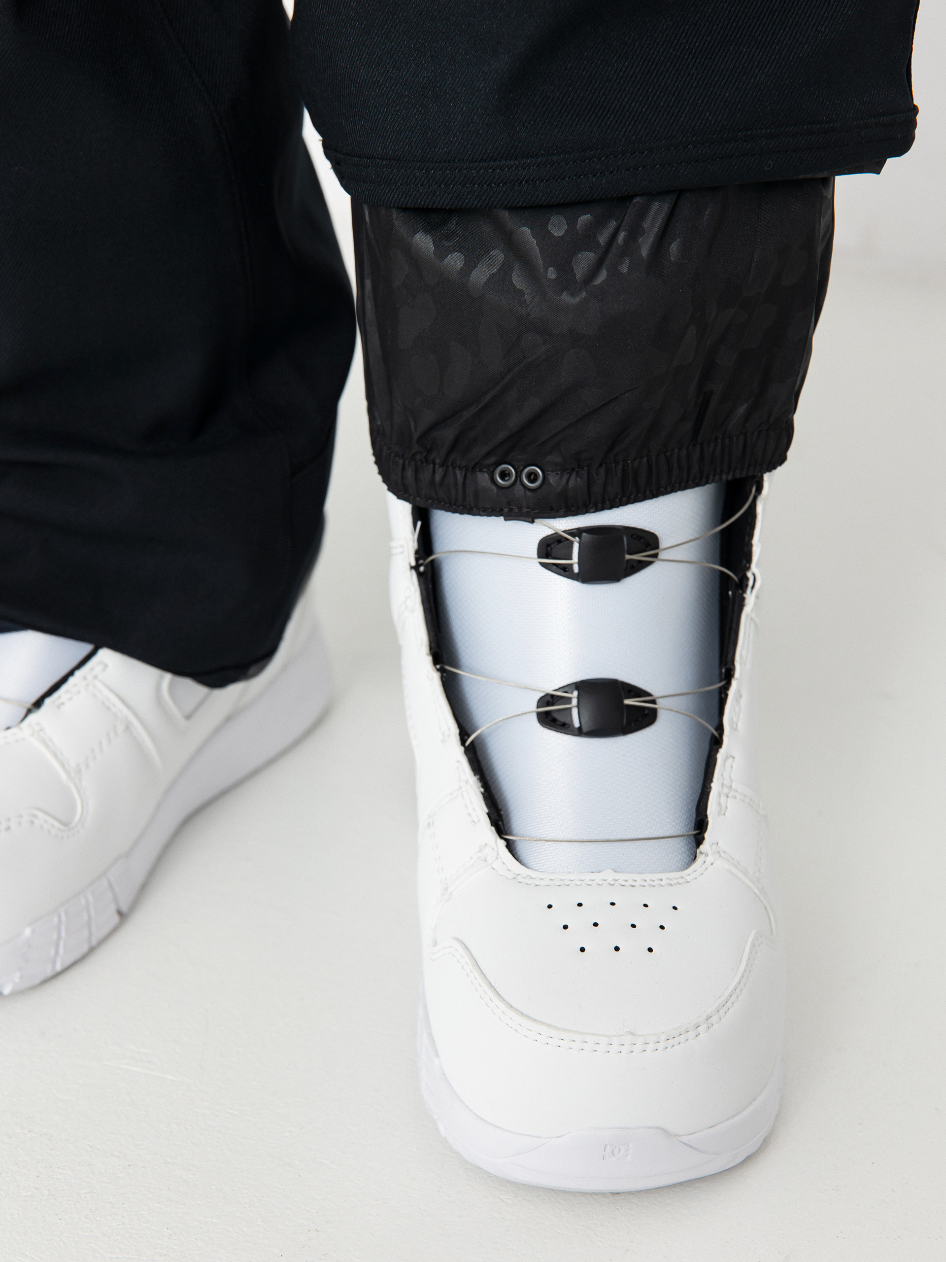 Жіночі Сноубордичні штани Volcom Genus Stretch (black)