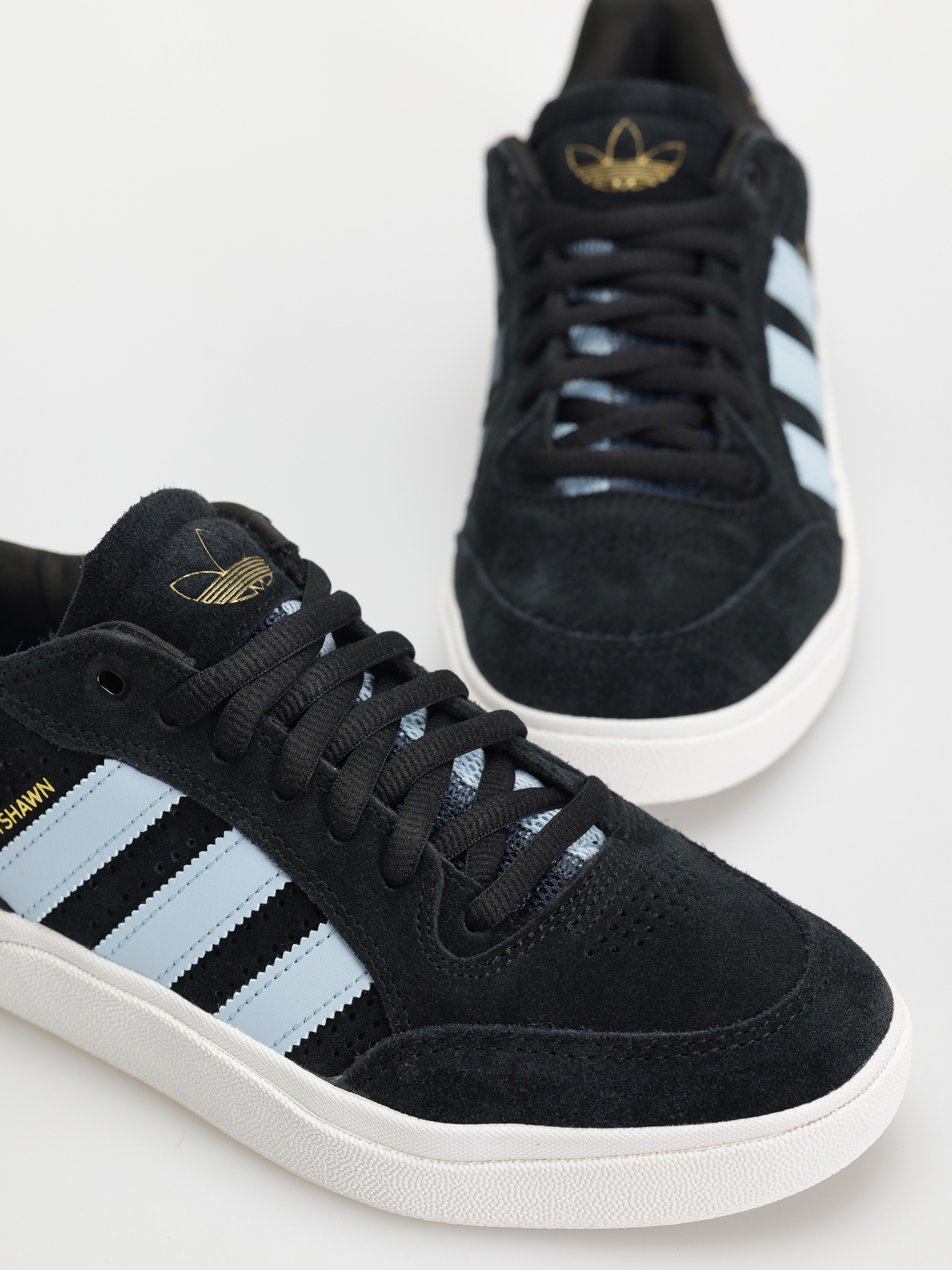 Взуття adidas Tyshawn Low (cblack/clesky/conavy)