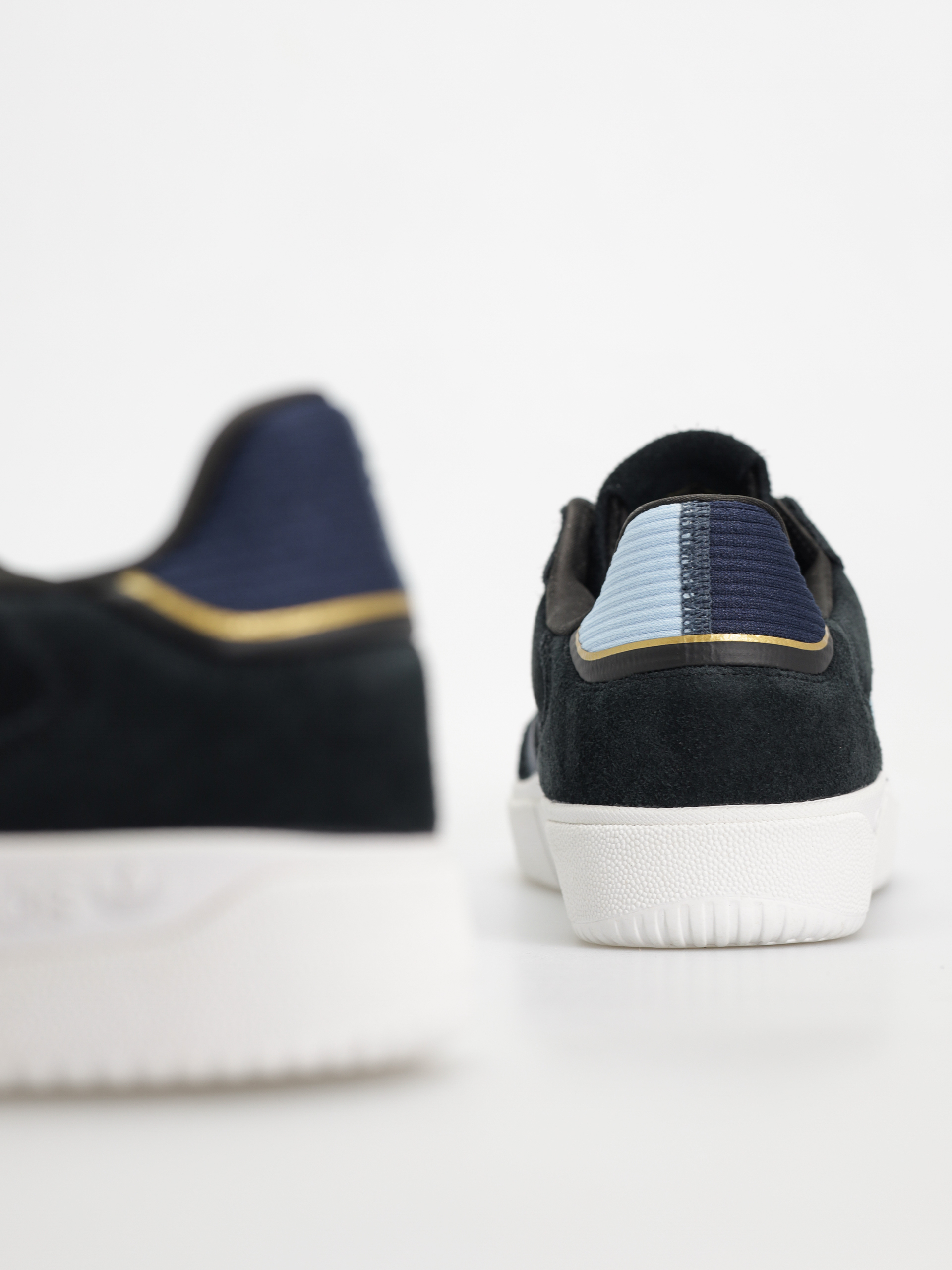 Взуття adidas Tyshawn Low (cblack/clesky/conavy)