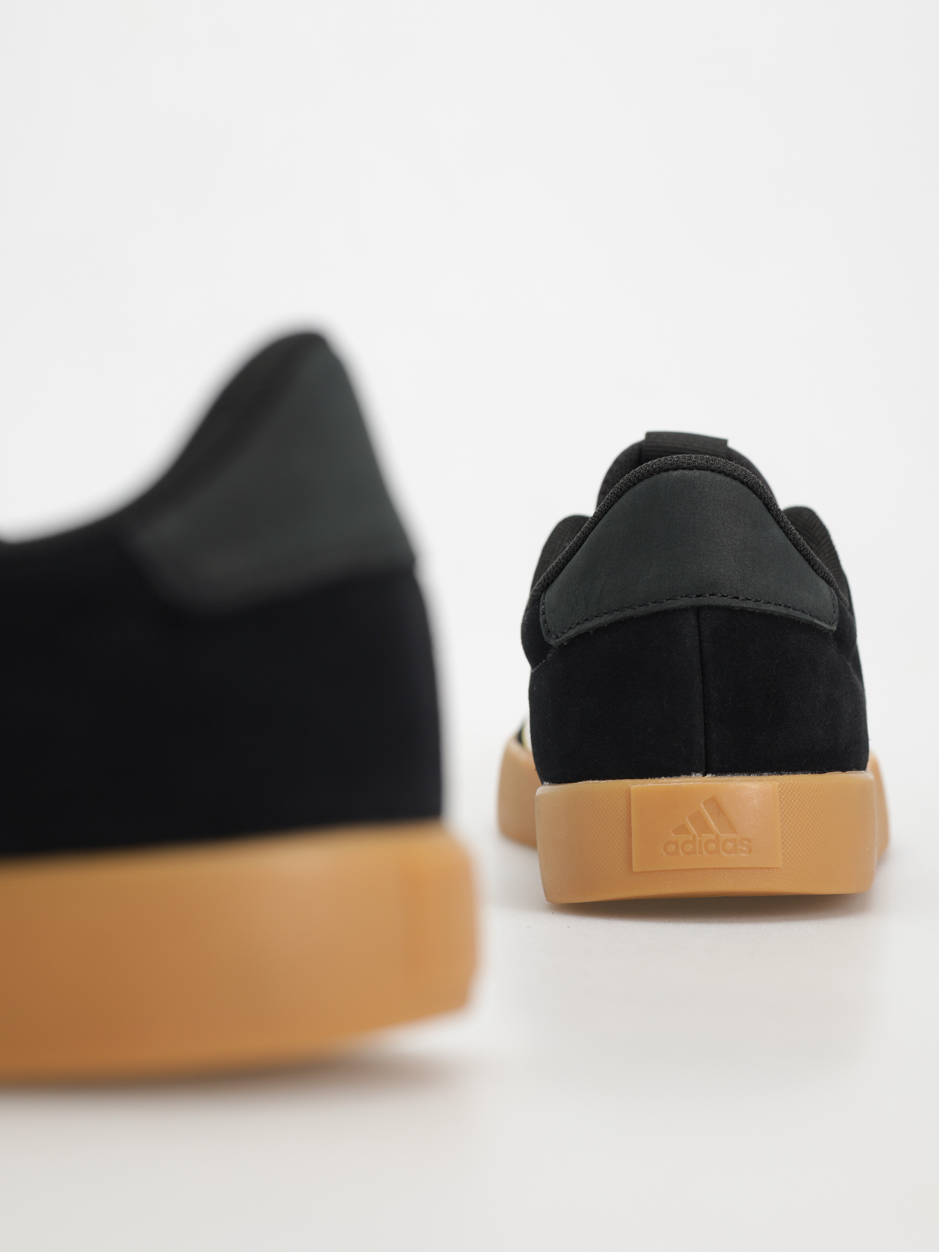 Взуття adidas Vl Court 3.0 (cblack/ftwwht/tmvire)