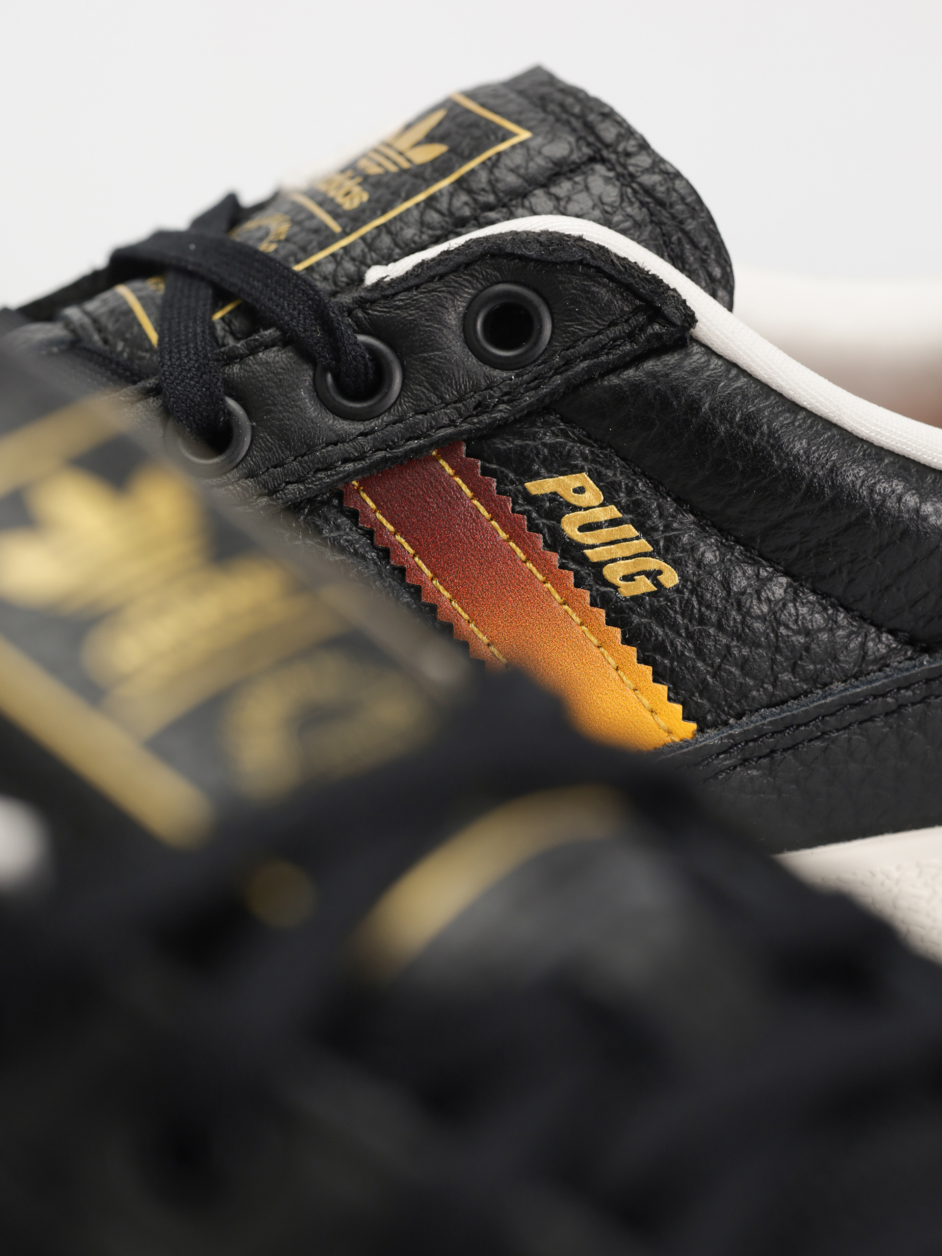 Взуття adidas Puig Indoor (cblack/shared/creyel)