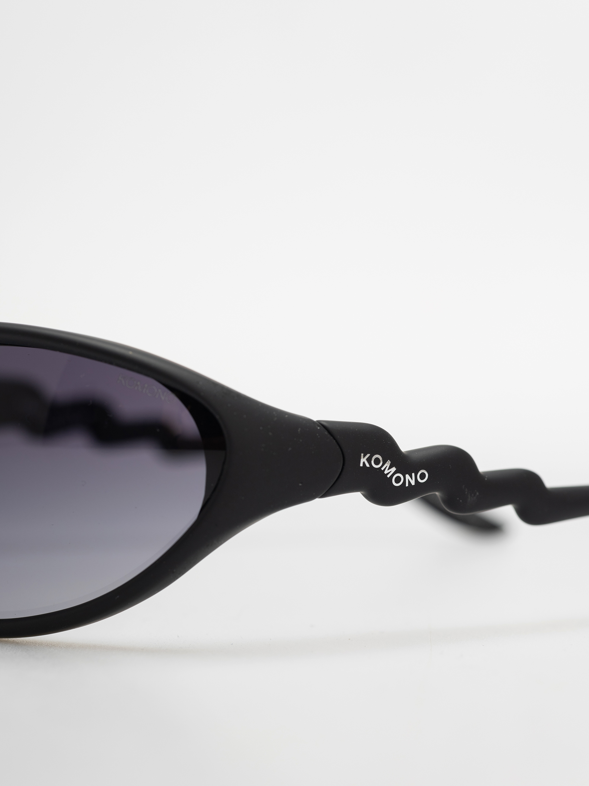 Сонцезахисні окуляри Komono The Glitch (carbon)