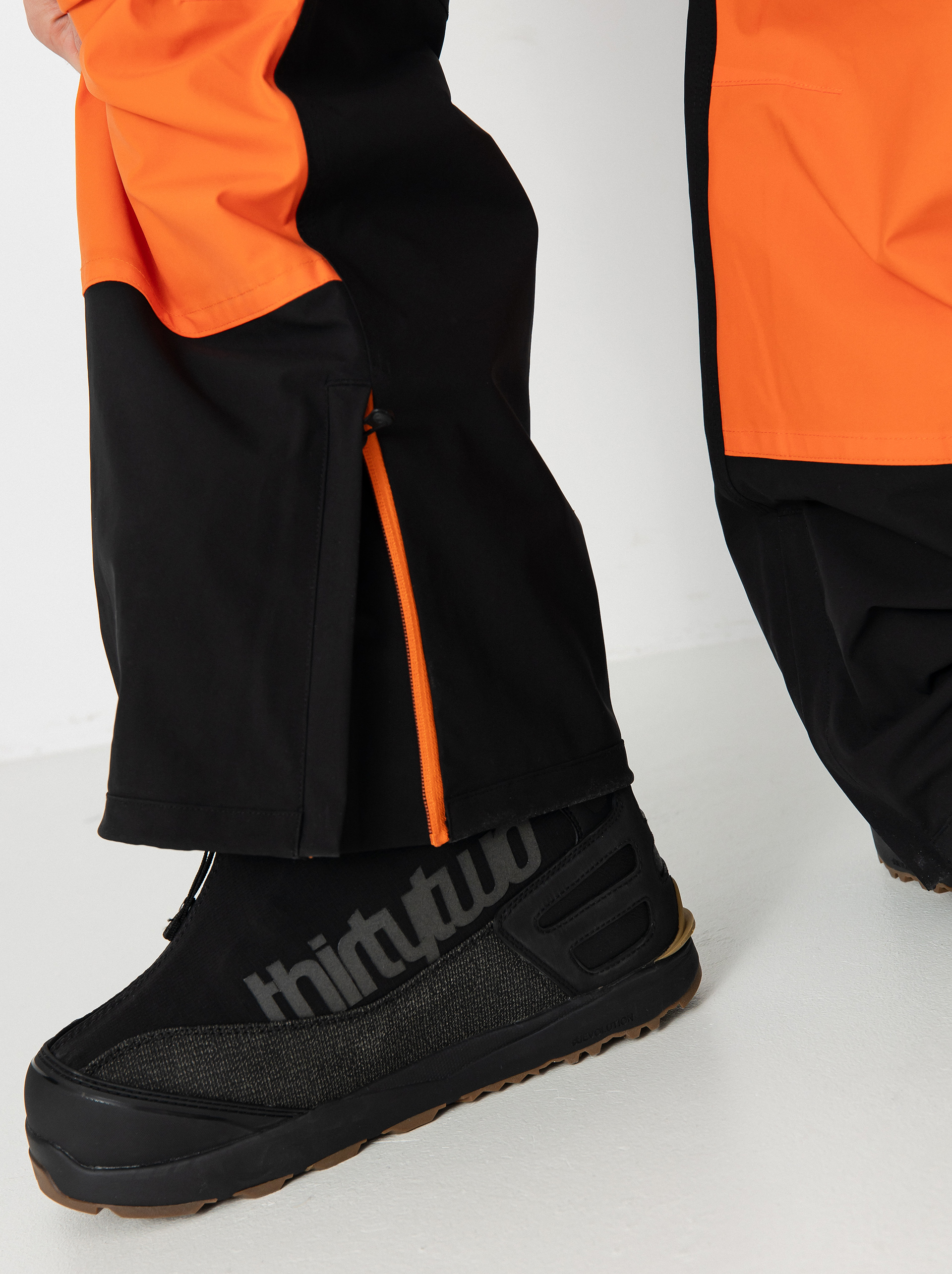 Чоловічі Сноубордичні штани ThirtyTwo Basement Bib (black/orange)