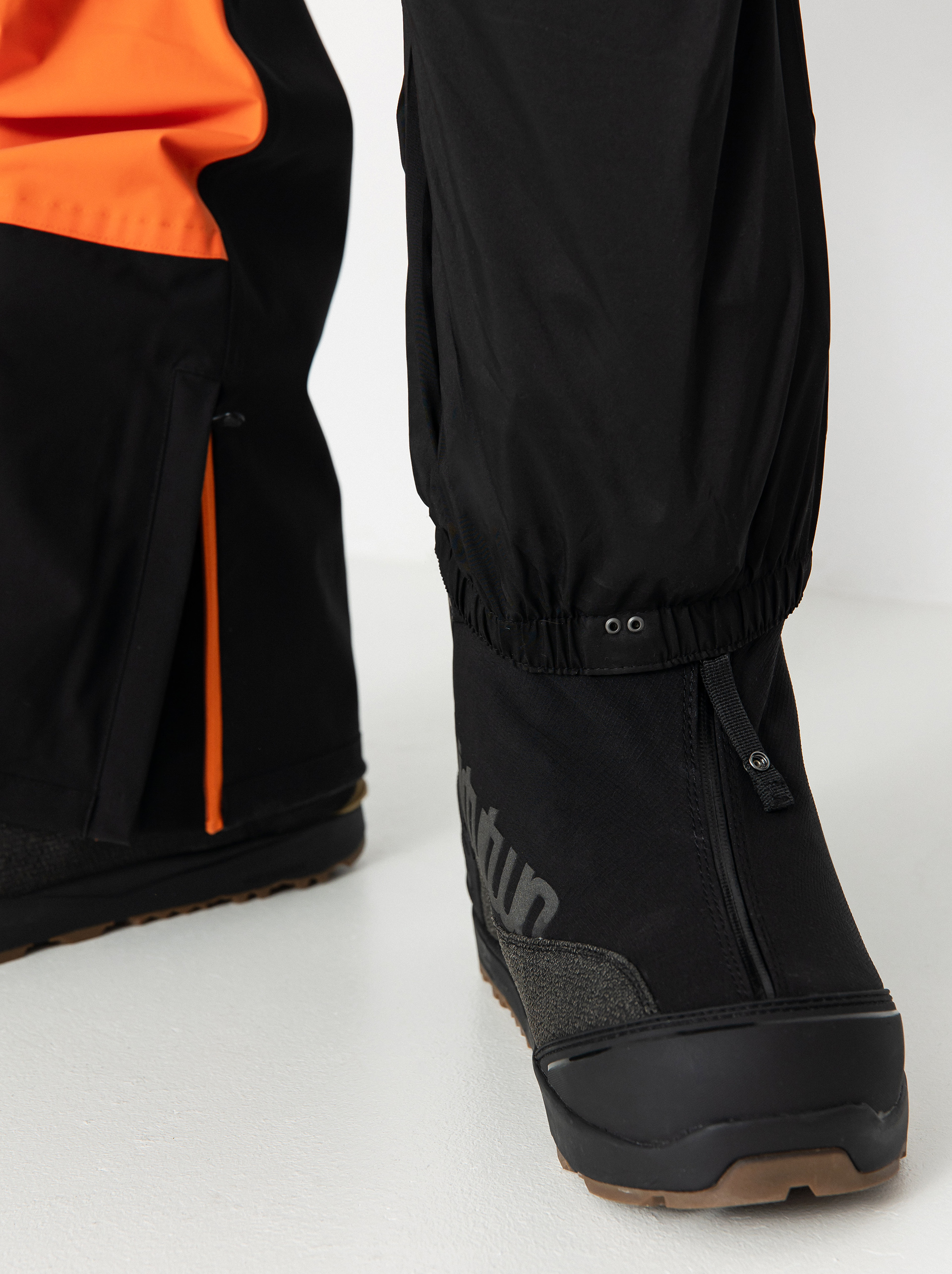 Чоловічі Сноубордичні штани ThirtyTwo Basement Bib (black/orange)