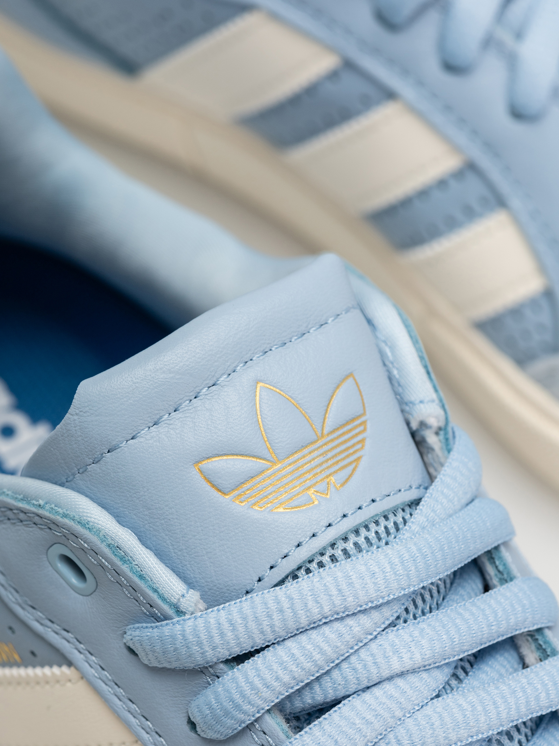 Взуття adidas Tyshawn Low (clesky/cwhite/goldmt)