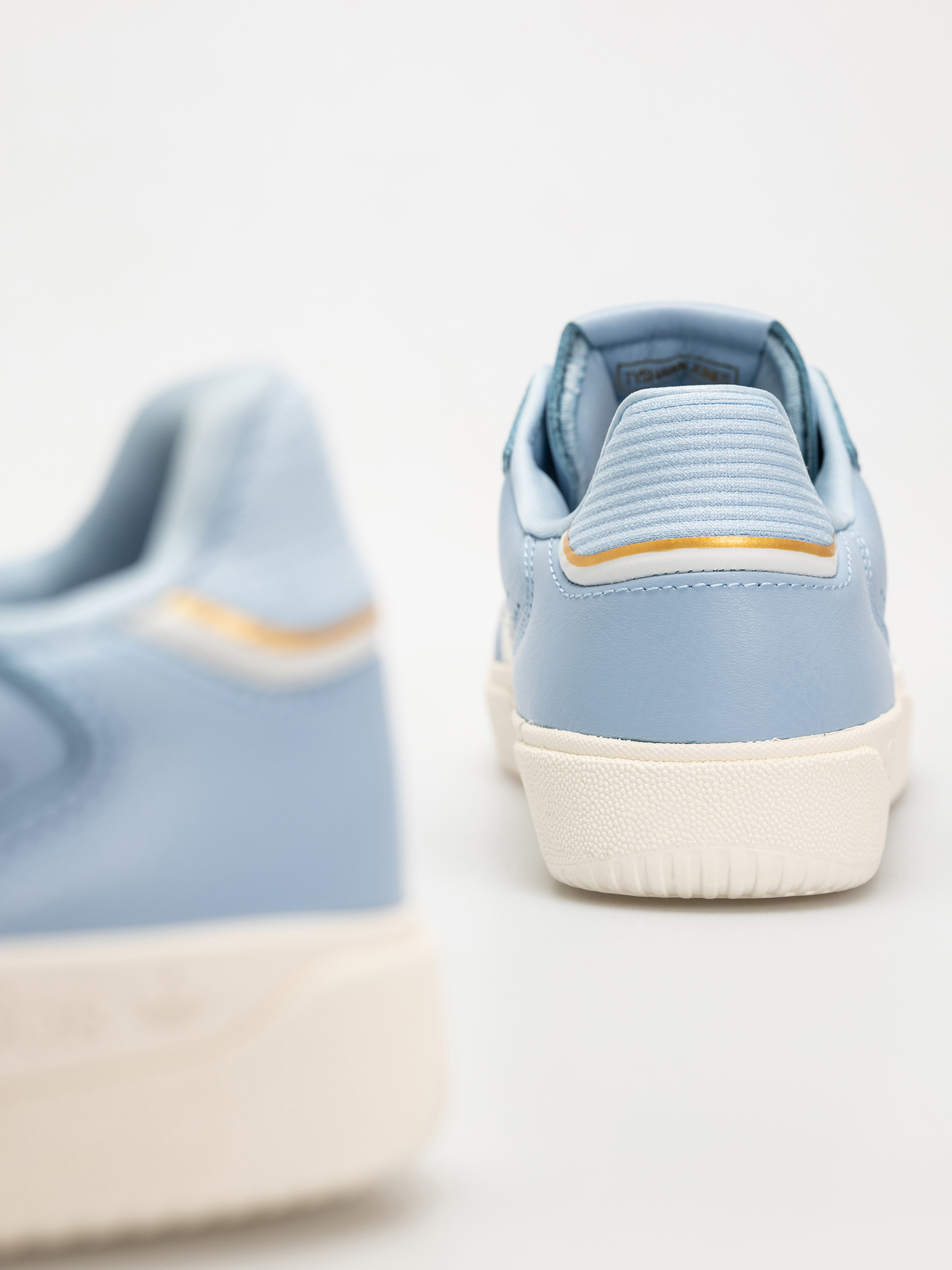 Взуття adidas Tyshawn Low (clesky/cwhite/goldmt)