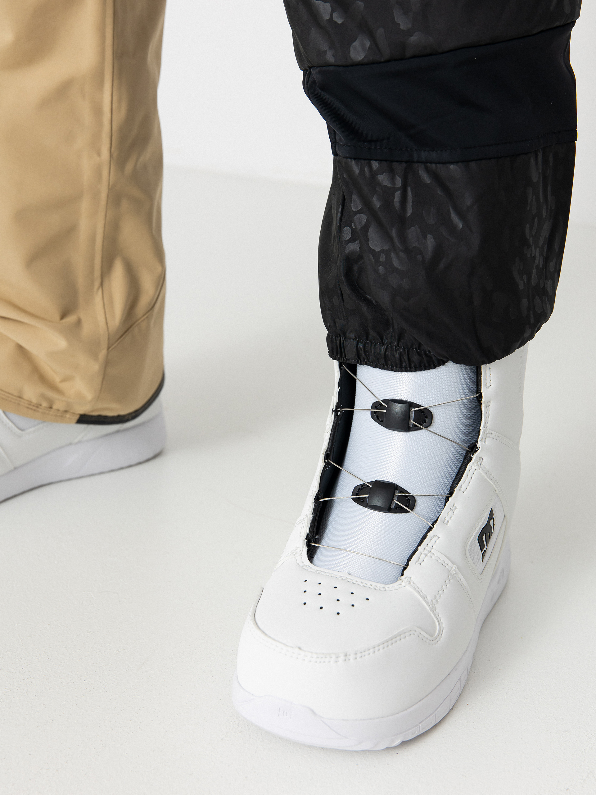 Жіночі Сноубордичні штани Volcom Knox Ins Gore Tex (sand)