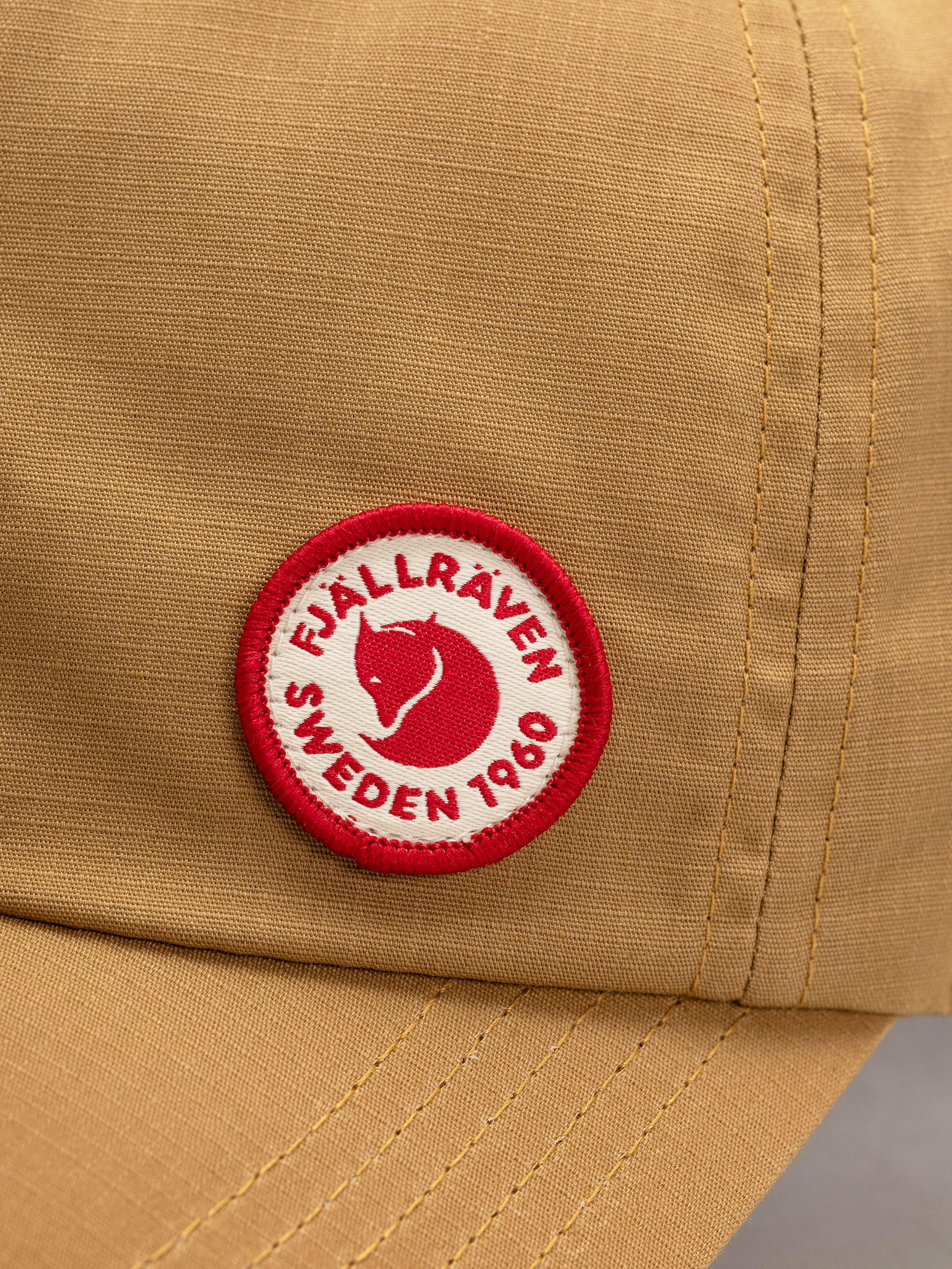 Кепка Fjallraven Logo (buckwheat brown)