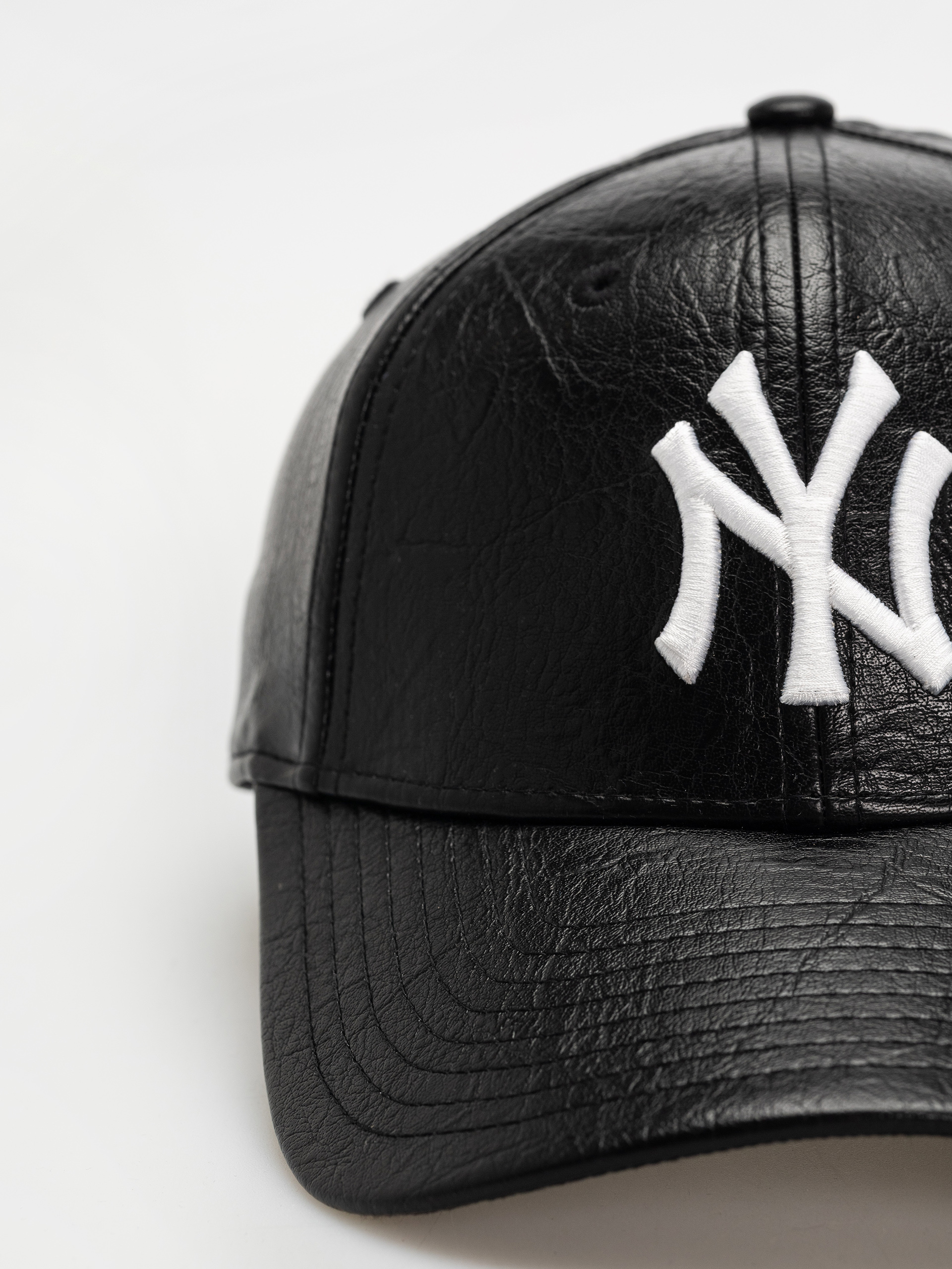 Кепка New Era Crinkled Pu 9Forty New York Yankees Wmn (black)