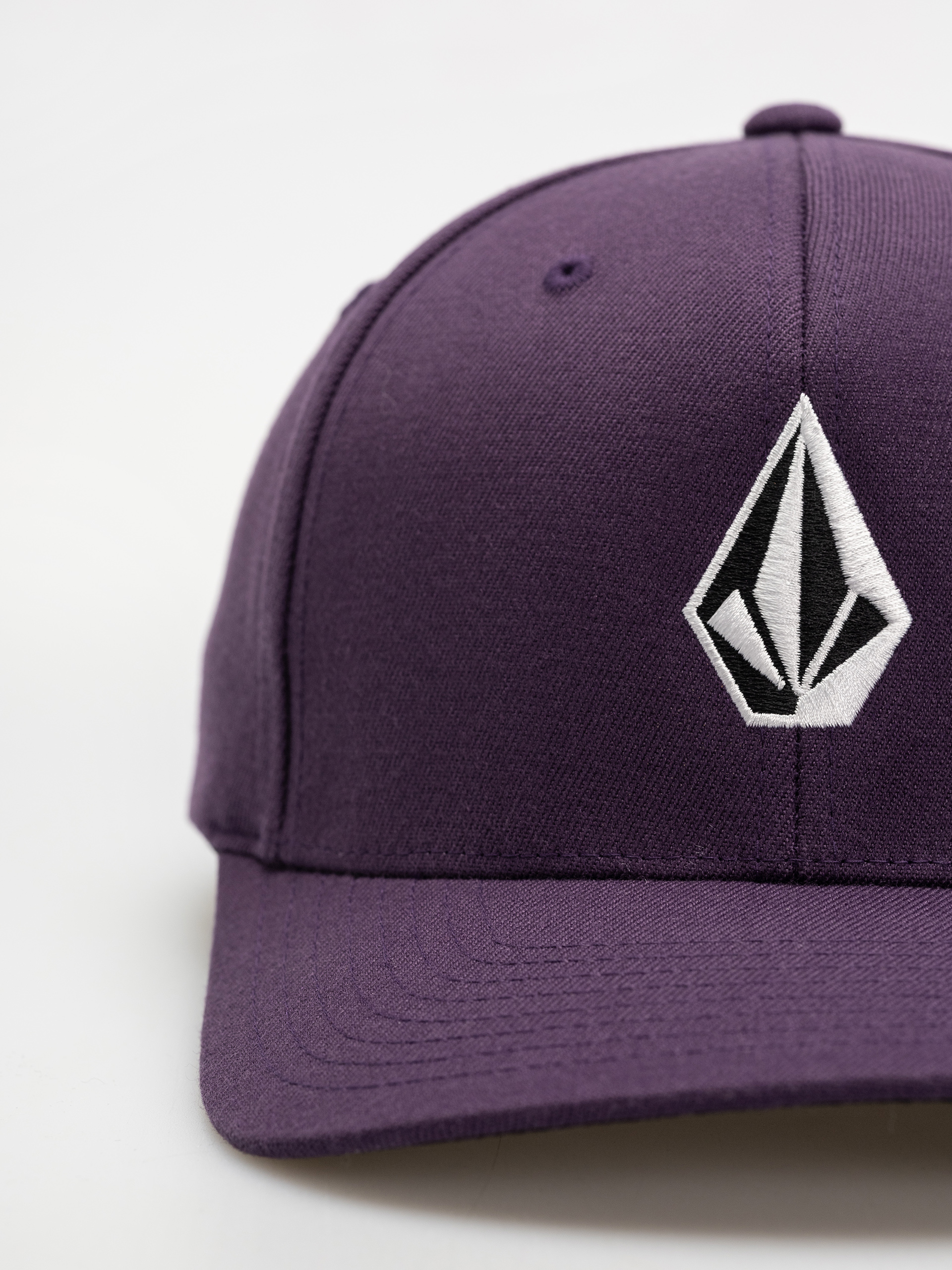 Кепка Volcom Full Stone Flexfit (grape royale)