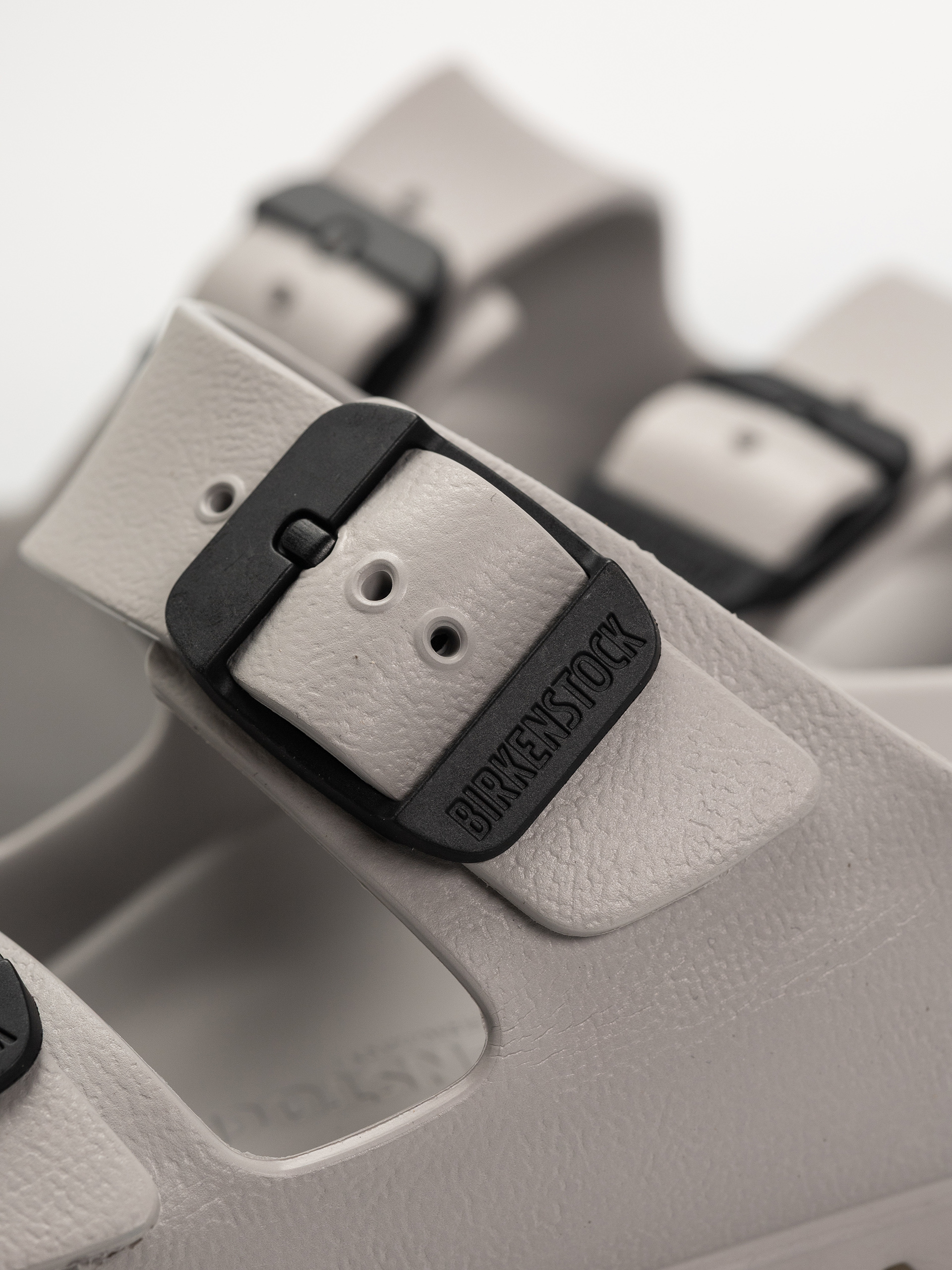 Шльопанці Birkenstock Arizona Stealth Buckle EVA Narrow Wmn (stone coin/black)