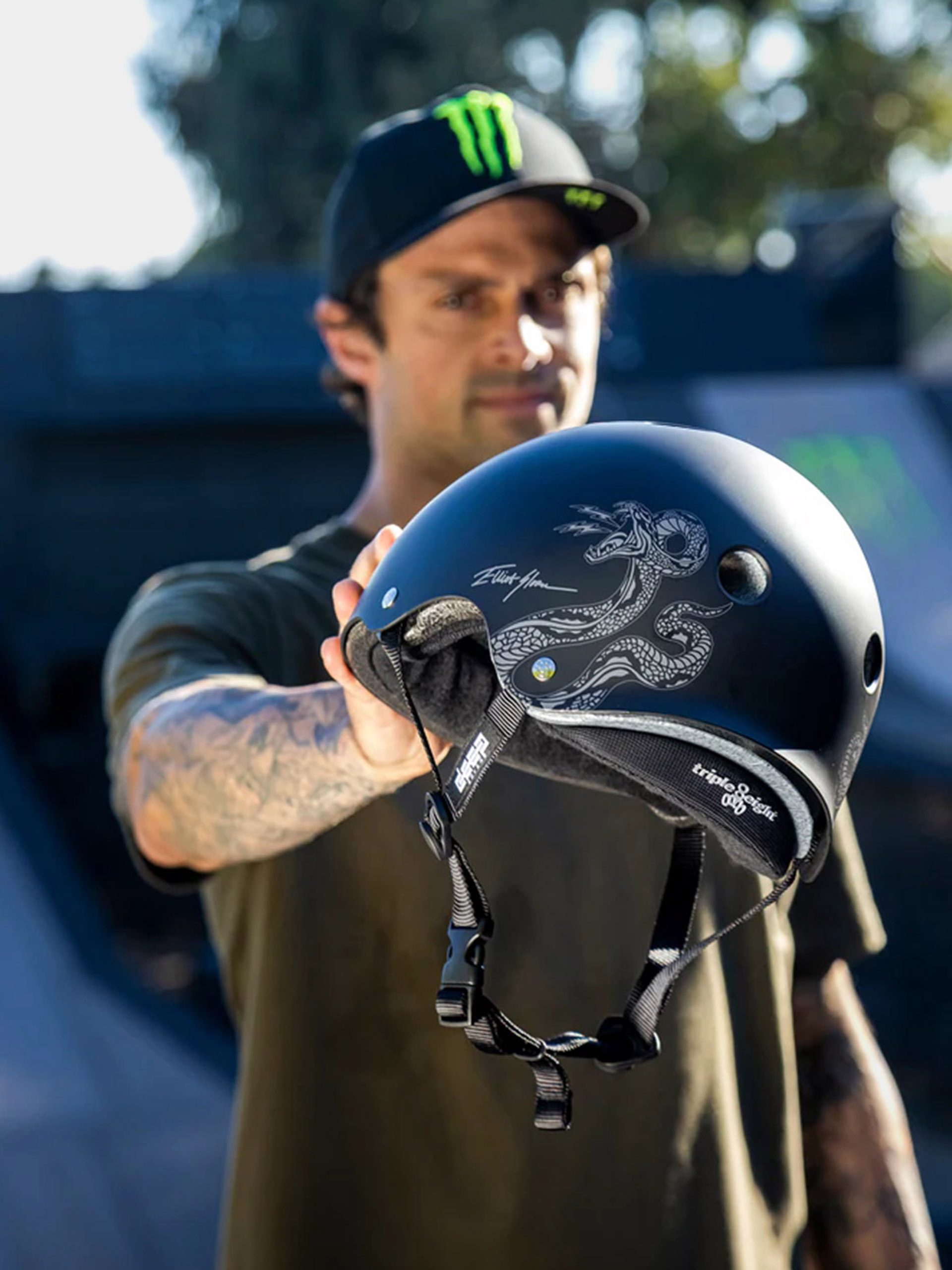 Шолом Triple Eight Deep Cover Helmet (elliot sloan signature edition)