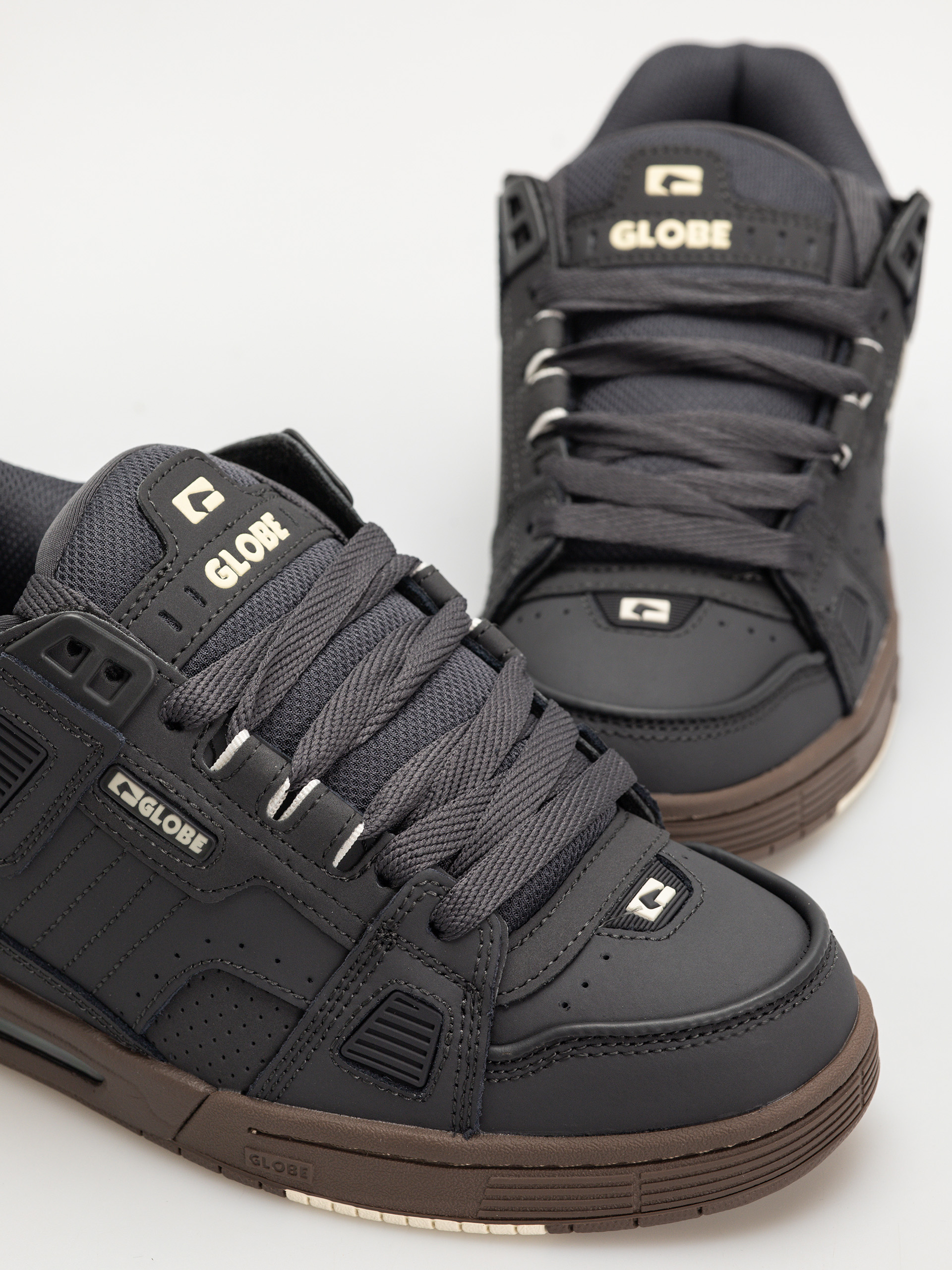 Взуття Globe Sabre (lead/gum)