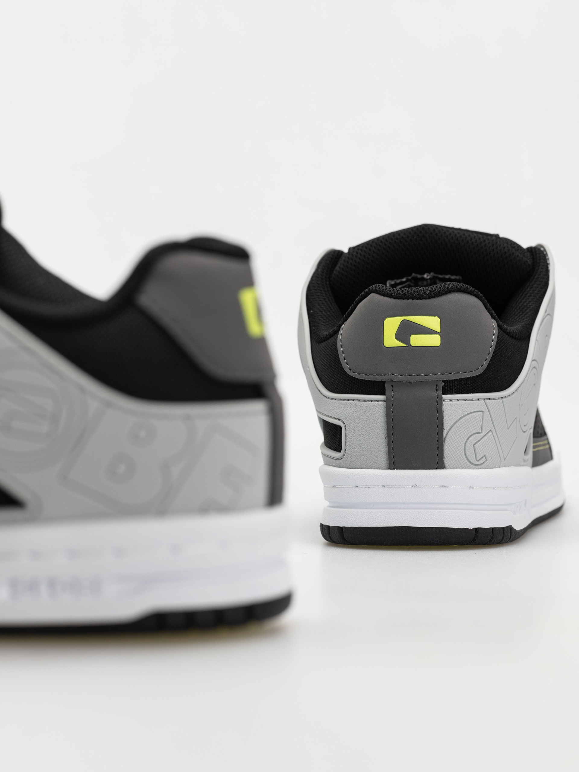 Взуття Globe Tilt (greyscale/black)