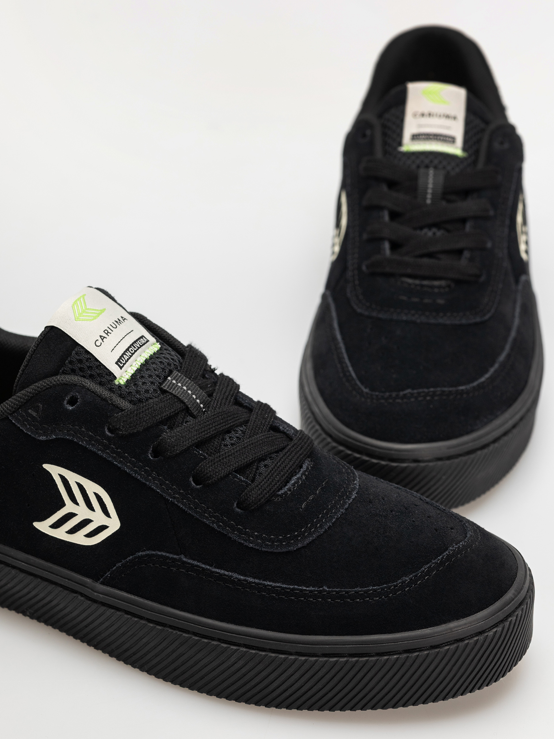 Взуття Cariuma Luan Pro (all black suede ivory logo)