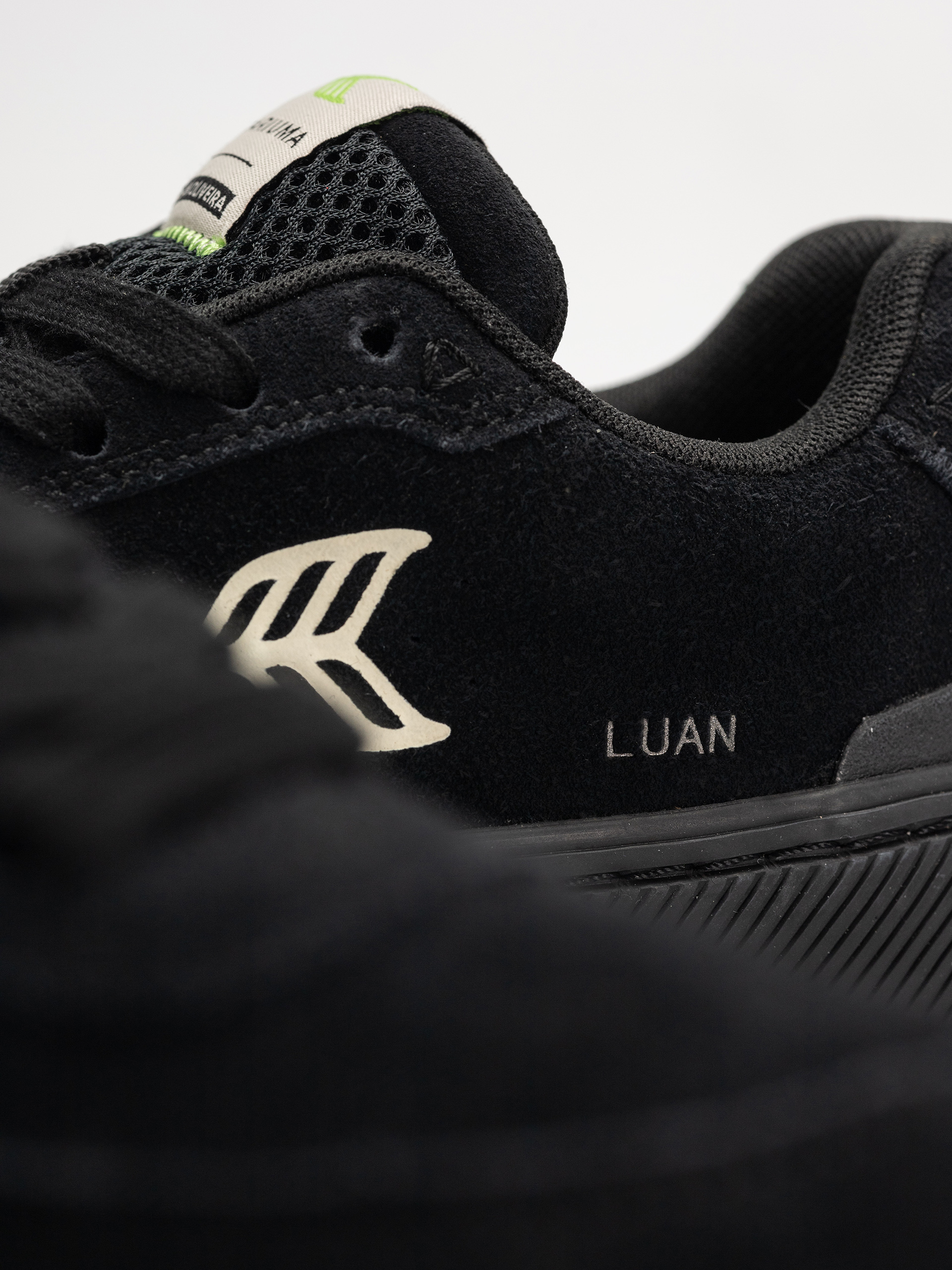 Взуття Cariuma Luan Pro Wmn (all black suede ivory logo)