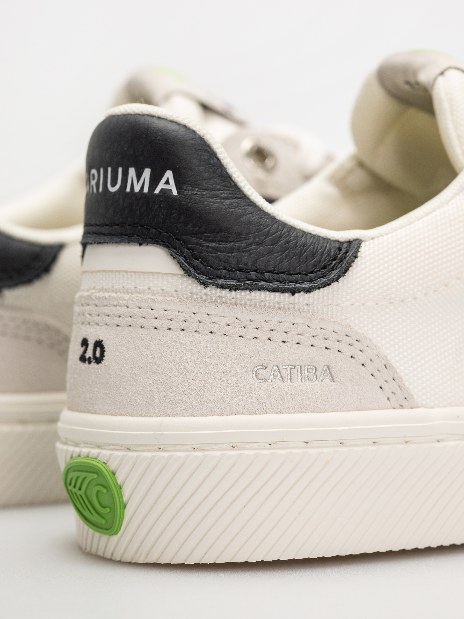 Взуття Cariuma Catiba Pro 2.0 (smoke white suede off white cordura black logo)