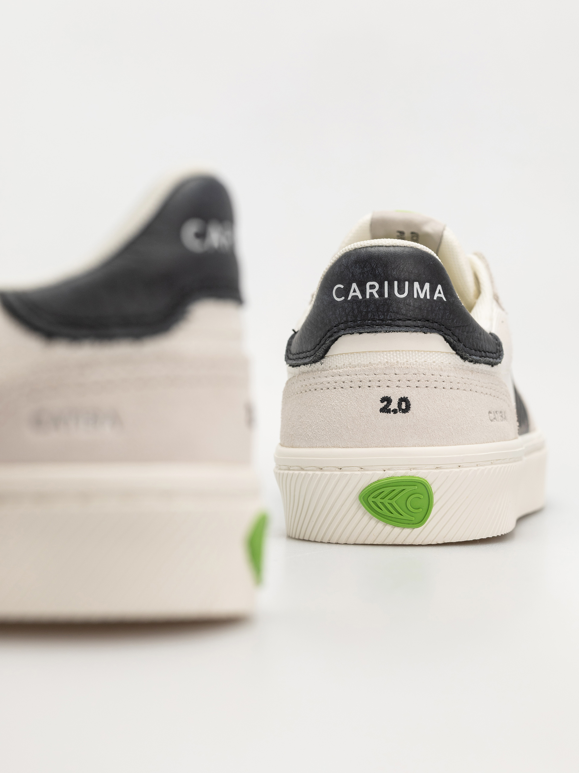 Взуття Cariuma Catiba Pro 2.0 (smoke white suede off white cordura black logo)