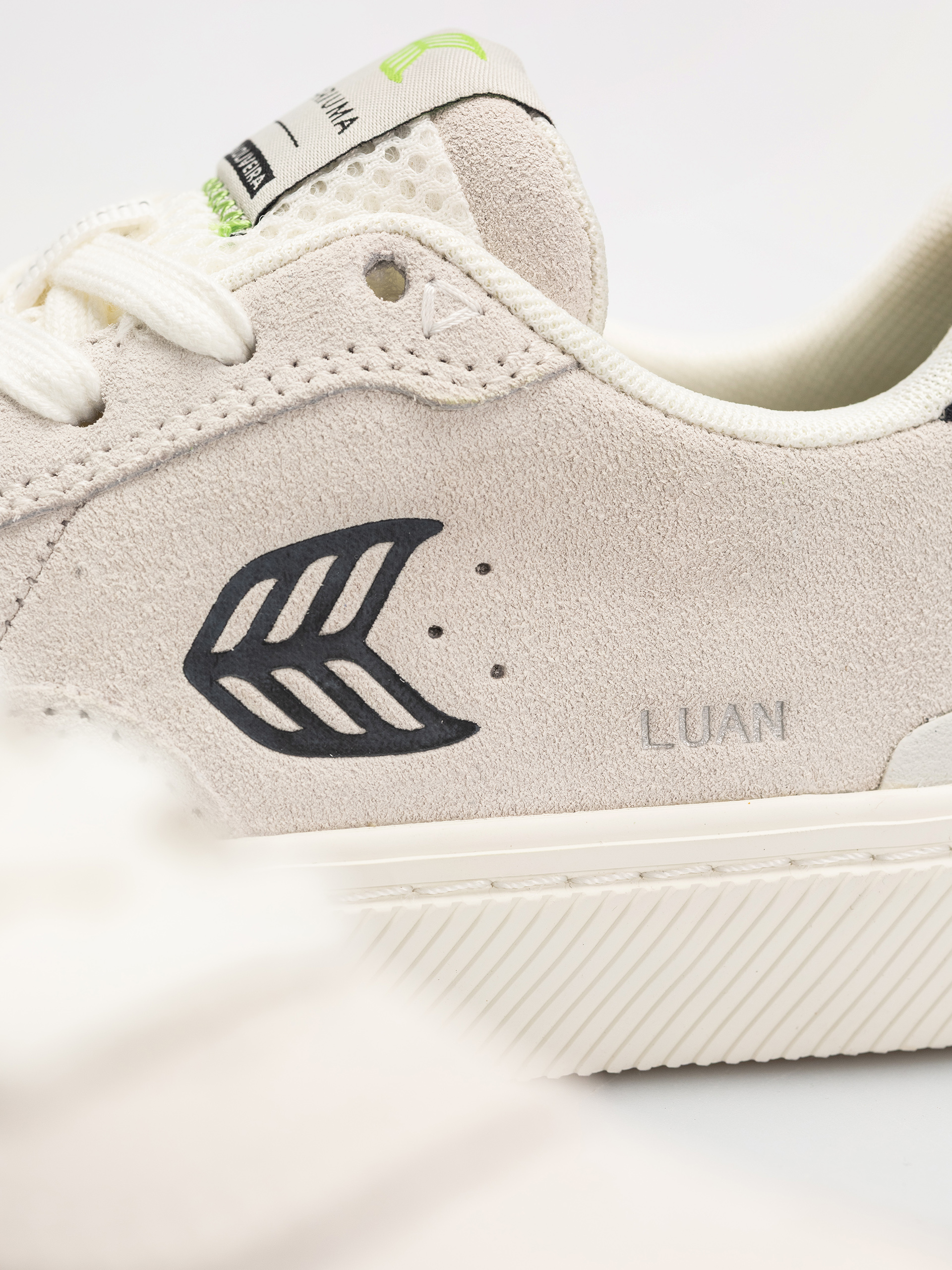 Взуття Cariuma Luan Pro Wmn (smoke white suede black logo)
