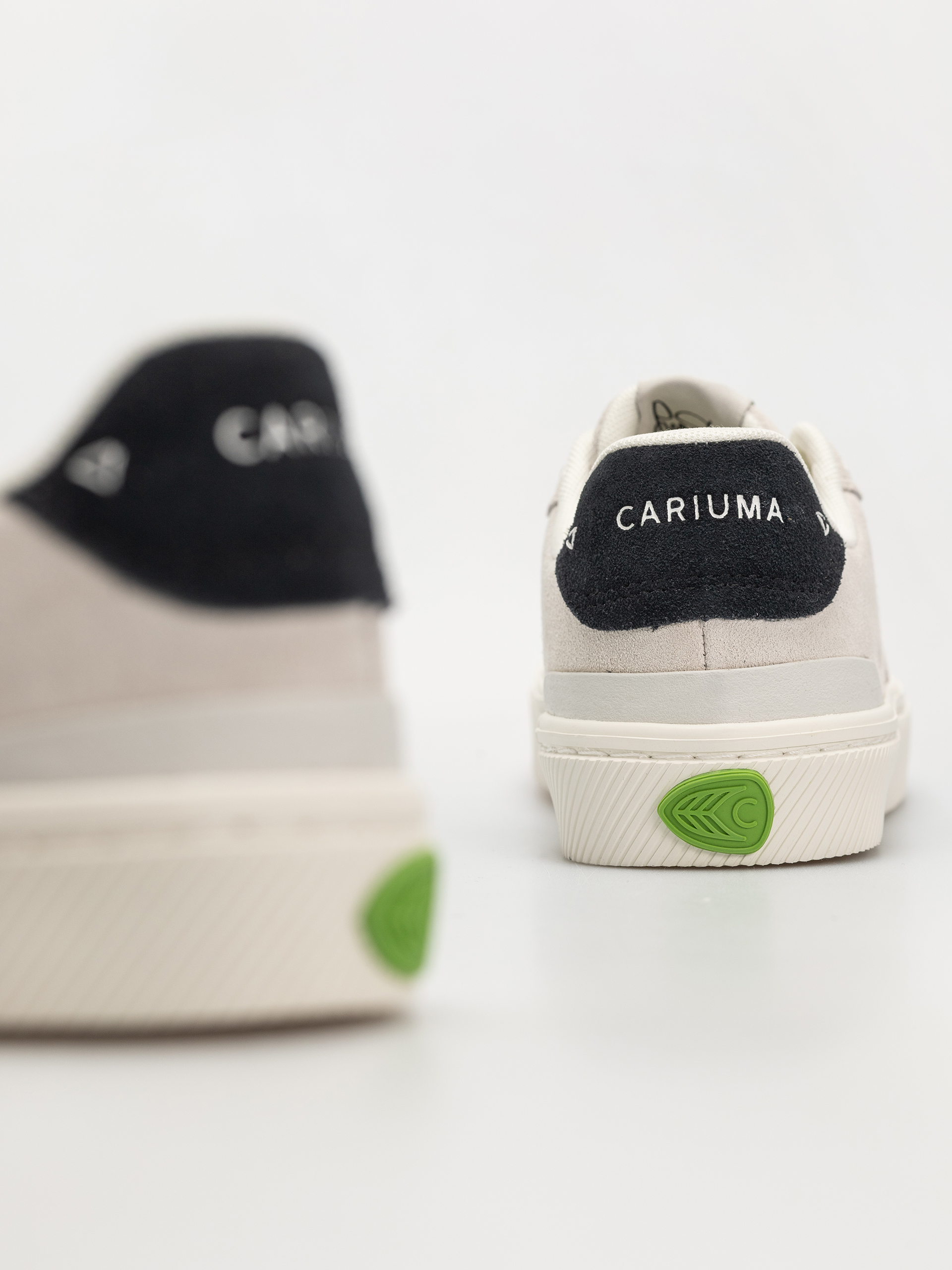 Взуття Cariuma Luan Pro Wmn (smoke white suede black logo)