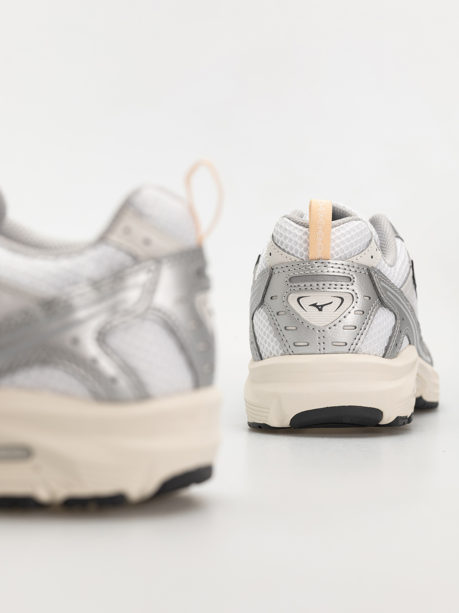 Взуття Mizuno MXR (white/iron gate/peach puree)