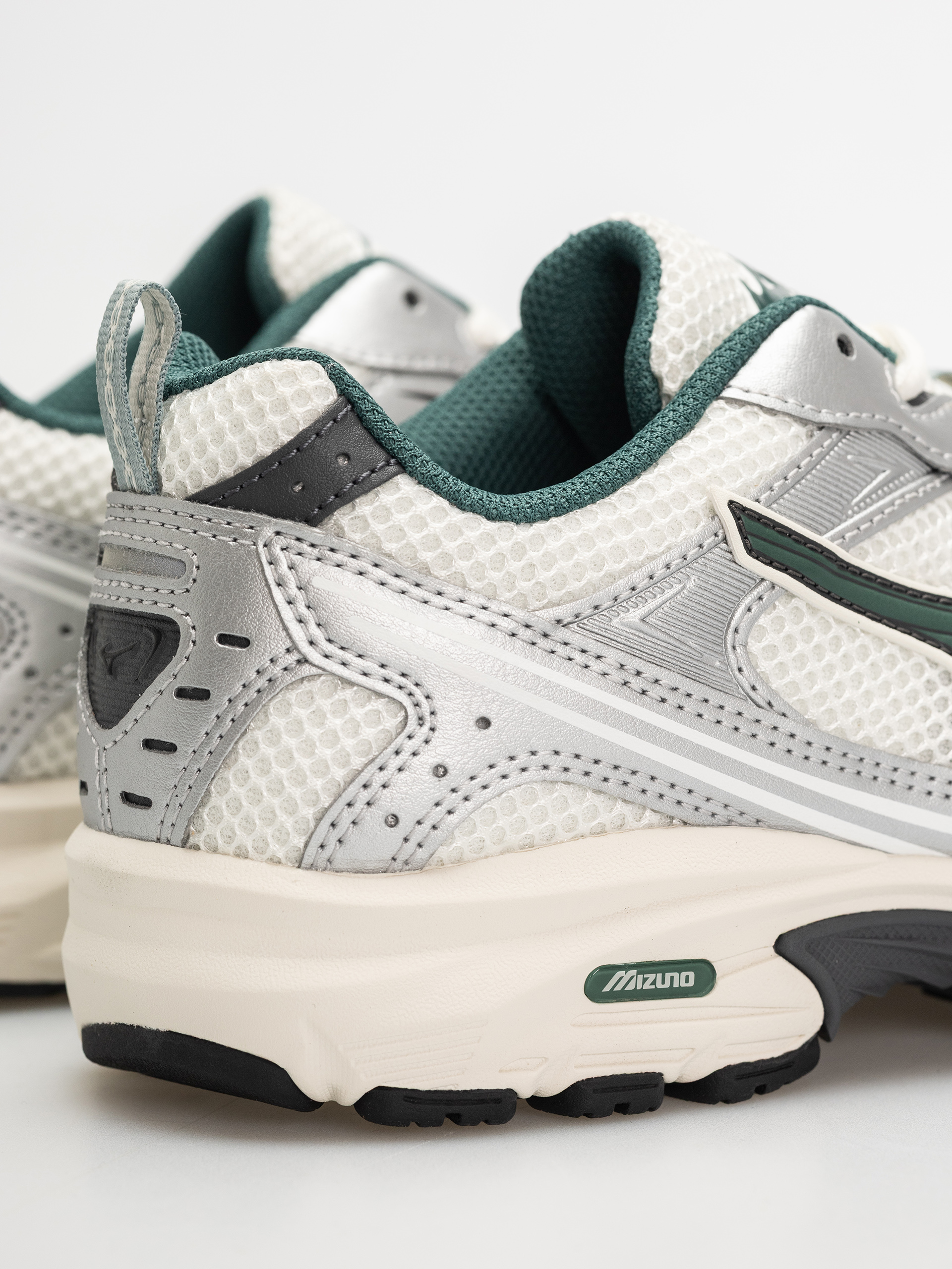 Взуття Mizuno MXR (snow white/bistro green/silver)