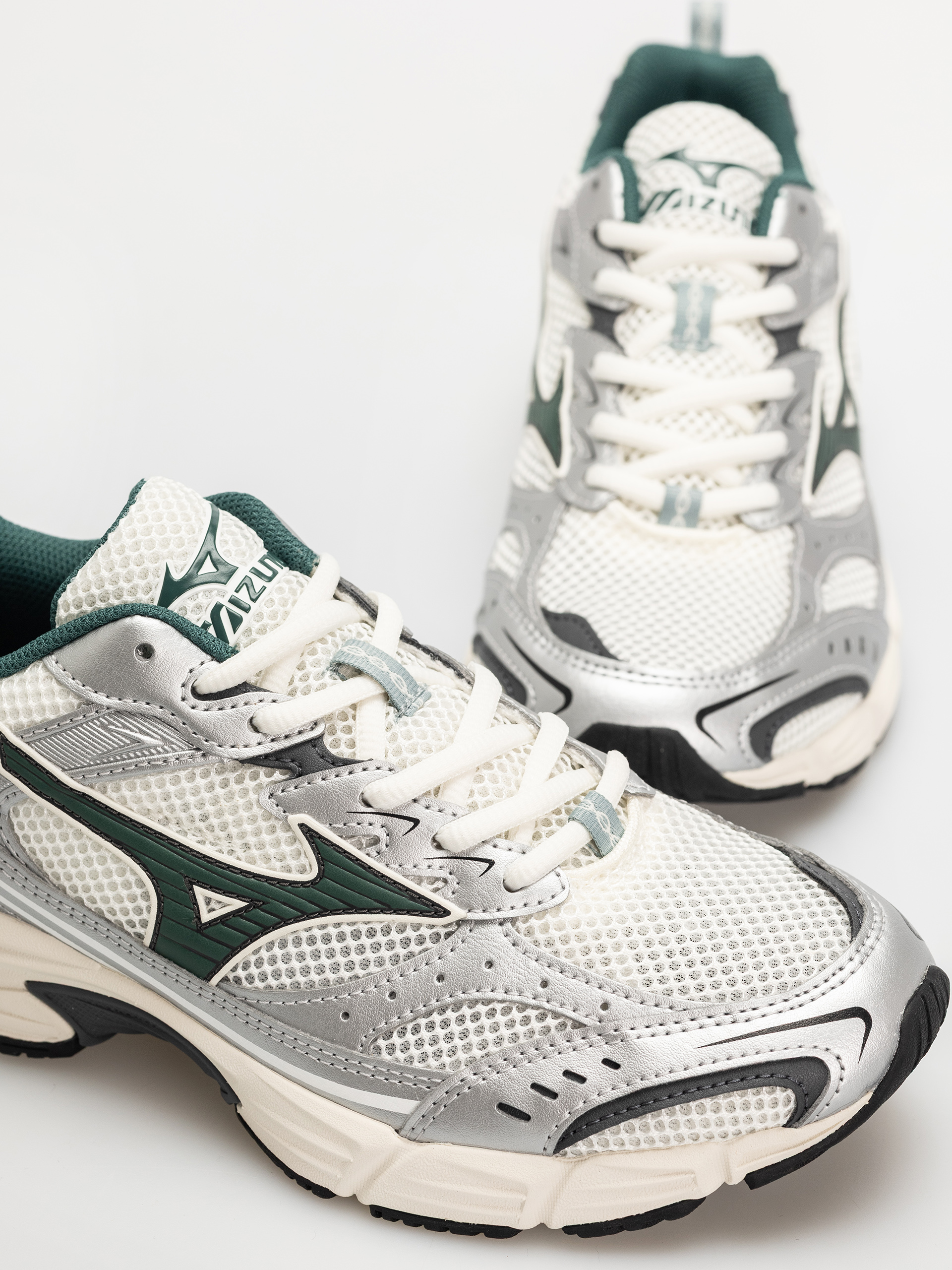 Взуття Mizuno MXR (snow white/bistro green/silver)