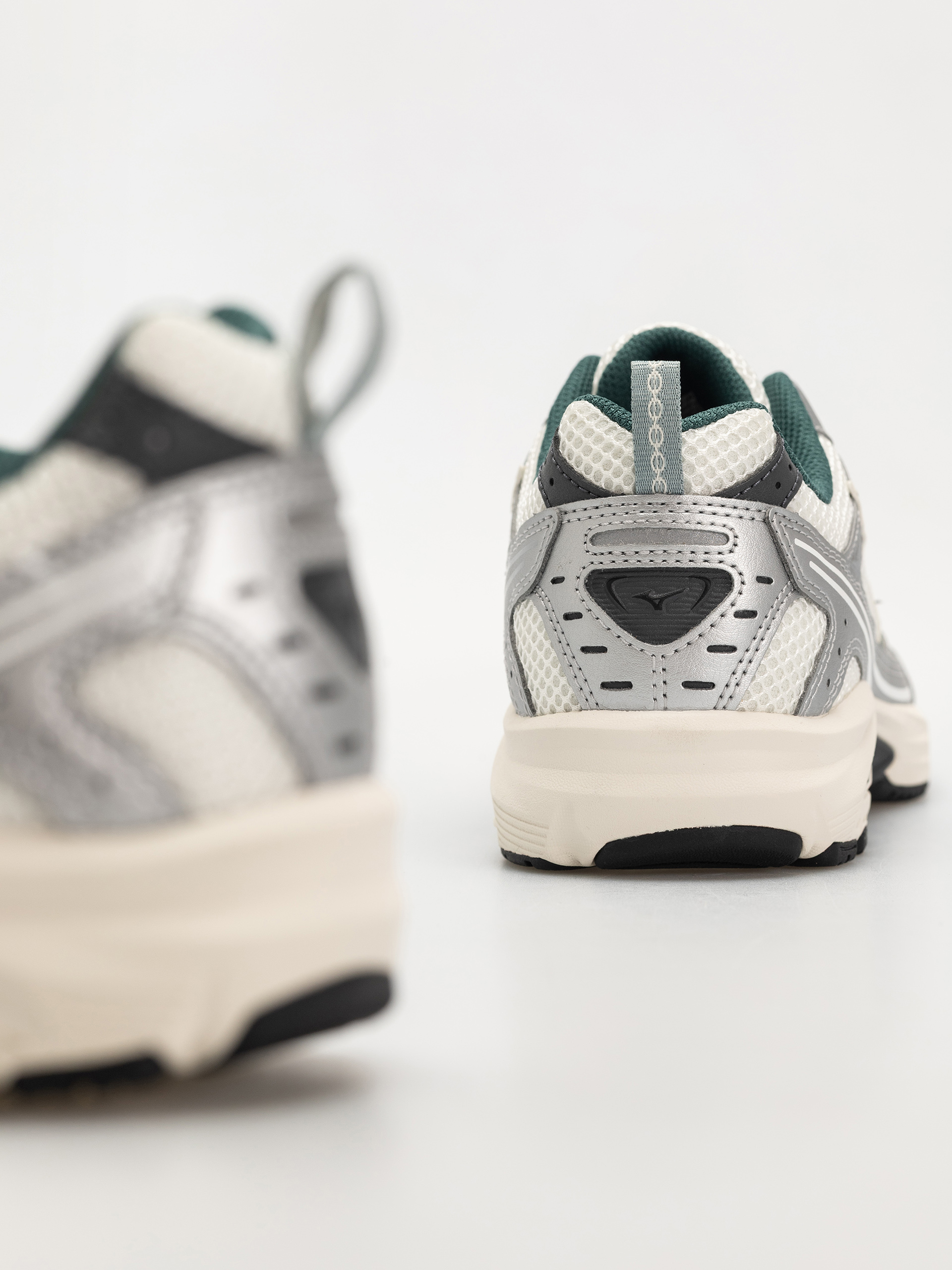 Взуття Mizuno MXR (snow white/bistro green/silver)