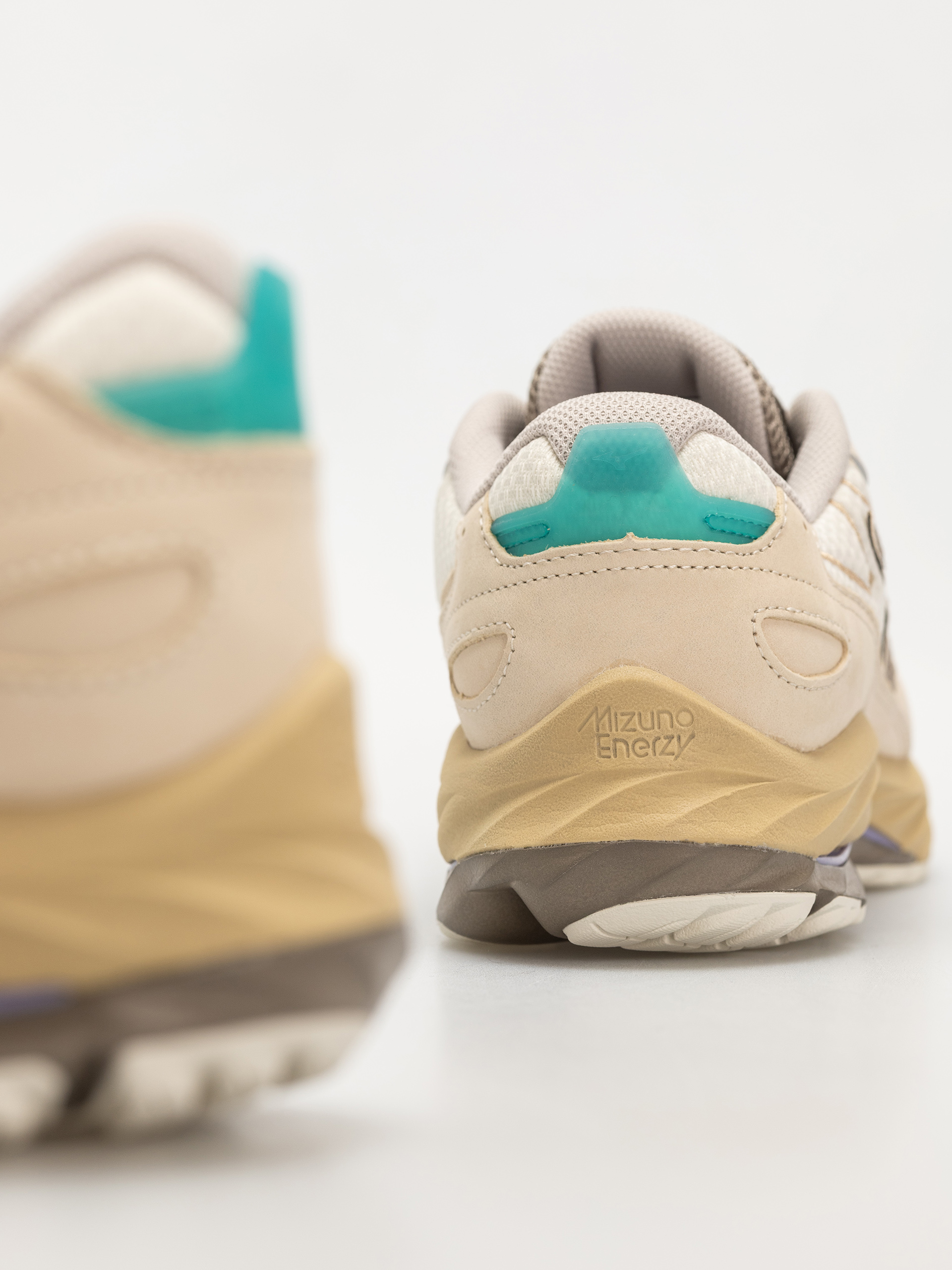 Взуття Mizuno Wave Rider Βeta Premium (summer sand/vintage khaki/cedar)