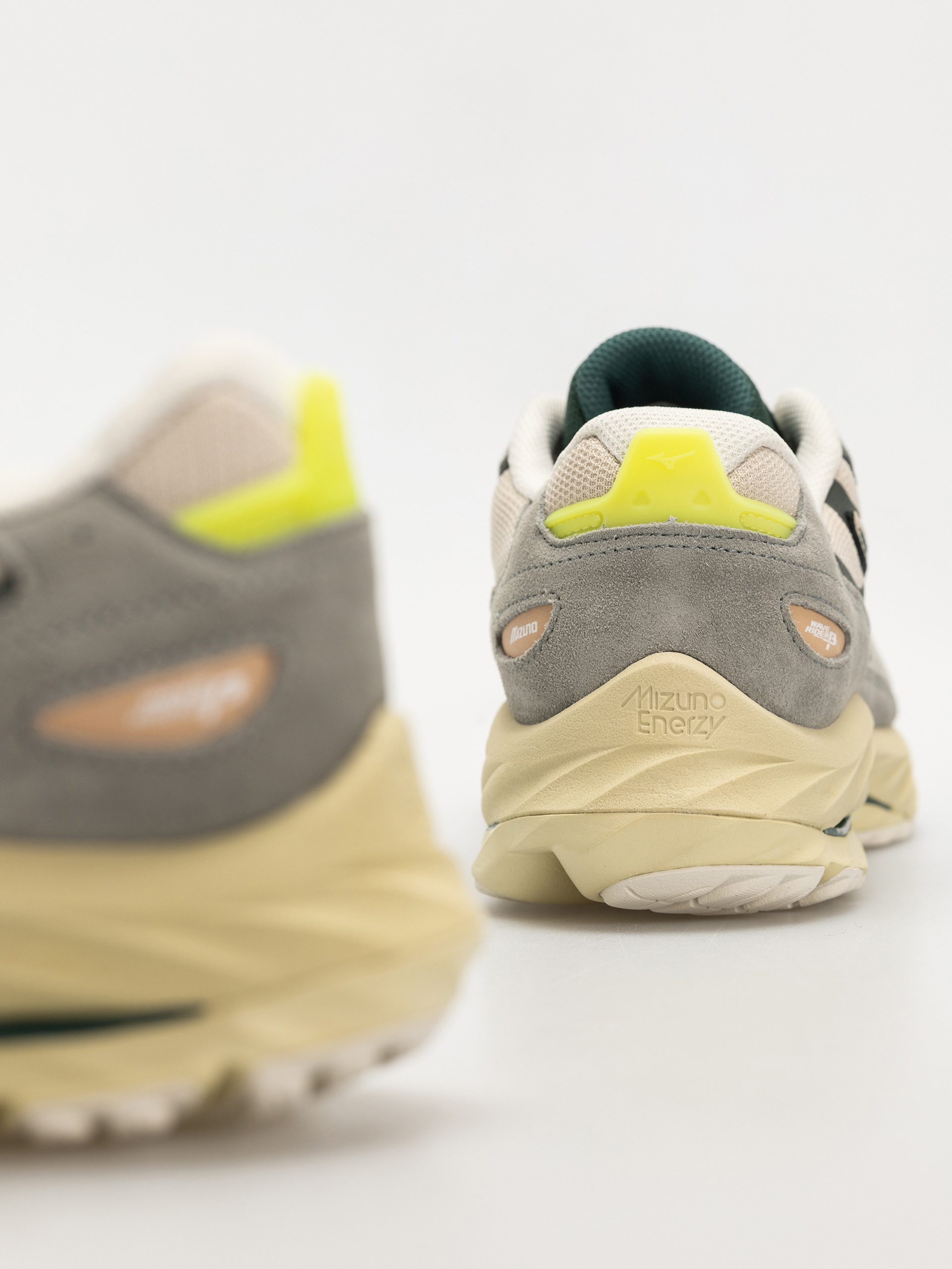 Взуття Mizuno Wave Rider Beta (shadow/pine grove/summer sand)