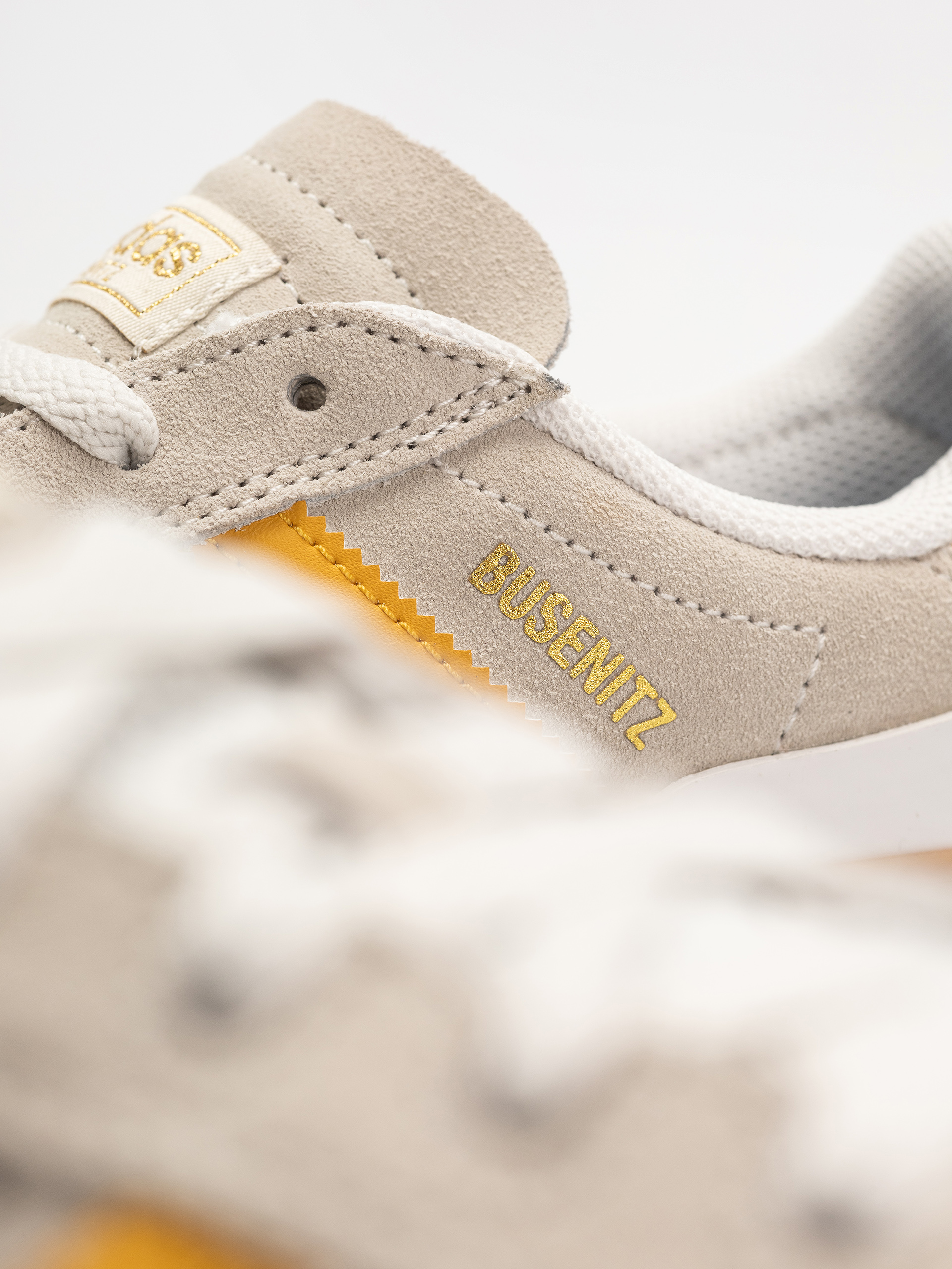 Взуття adidas Busenitz Vulc II (crywht/preyel/goldmt)
