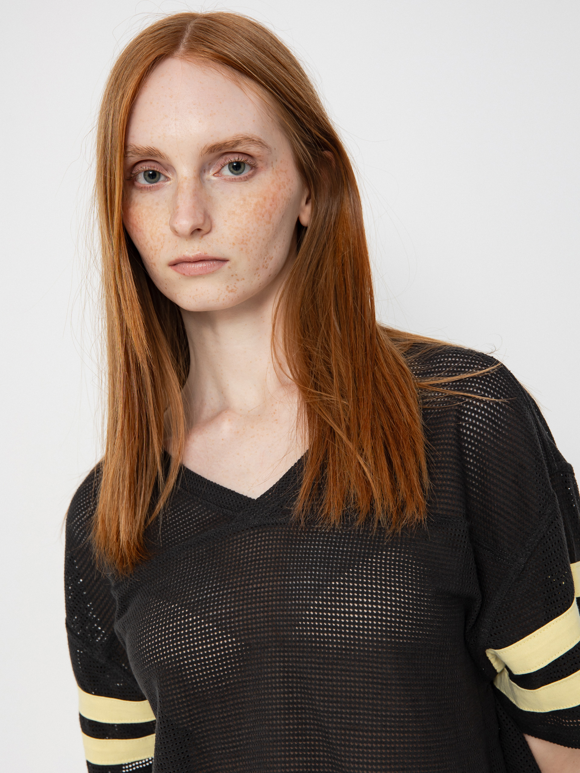 Футболка Brixton Varsity Football Mesh Wmn (washed black) 