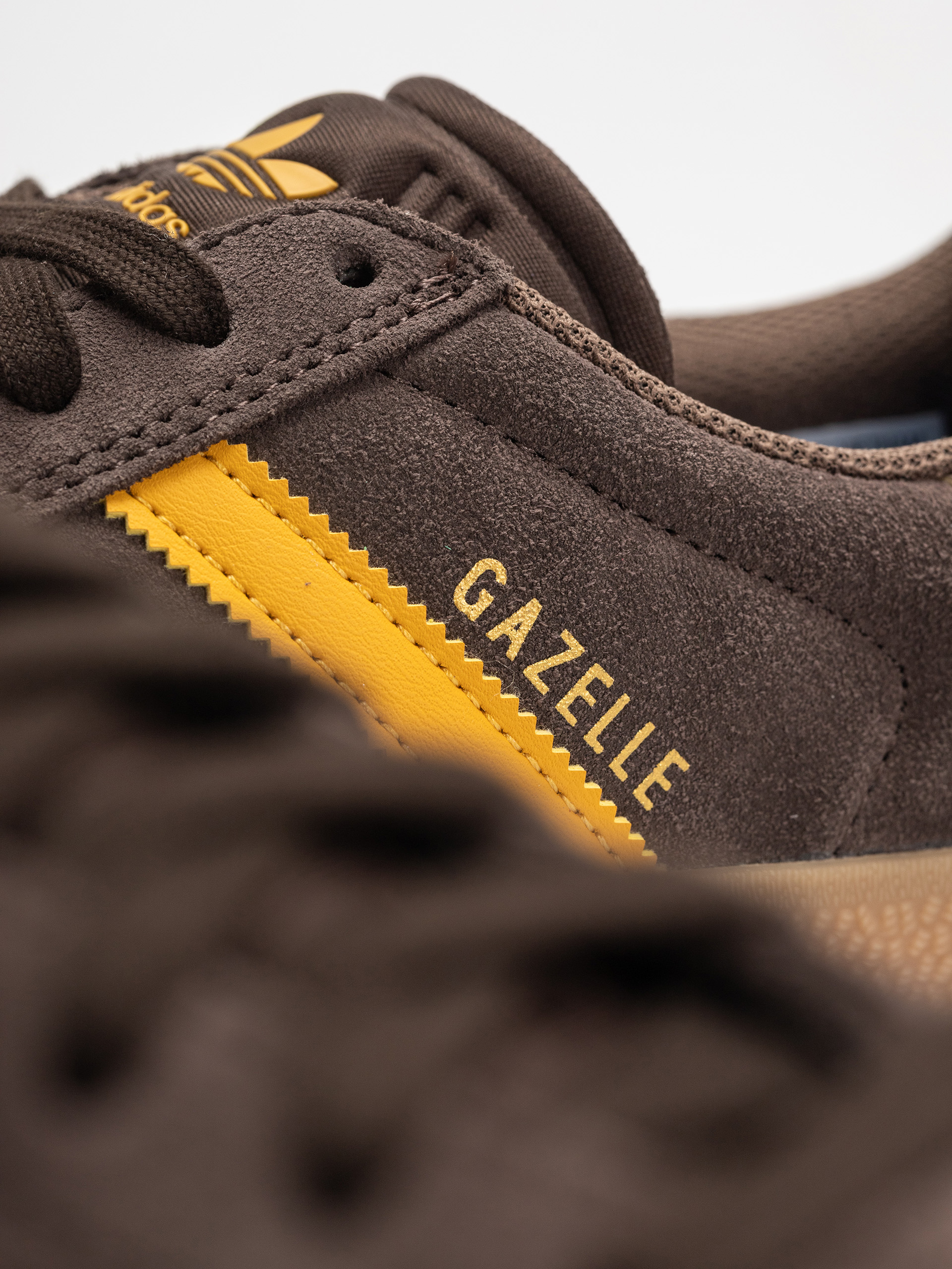 Взуття adidas Gazelle ADV (crywht/crywht/gum4)