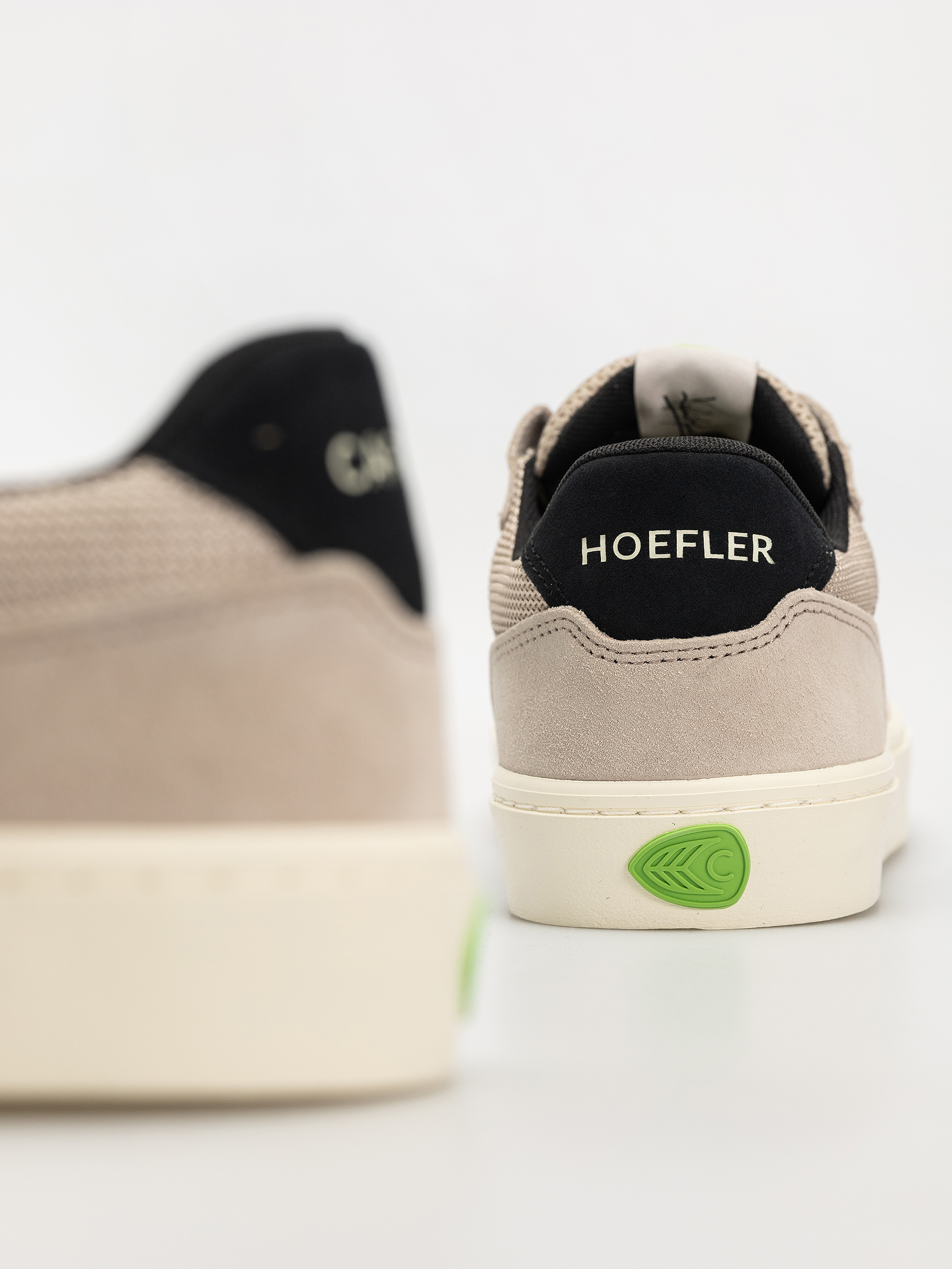 Взуття Cariuma T20 Pro (plaza taupe suede and mesh black logo)