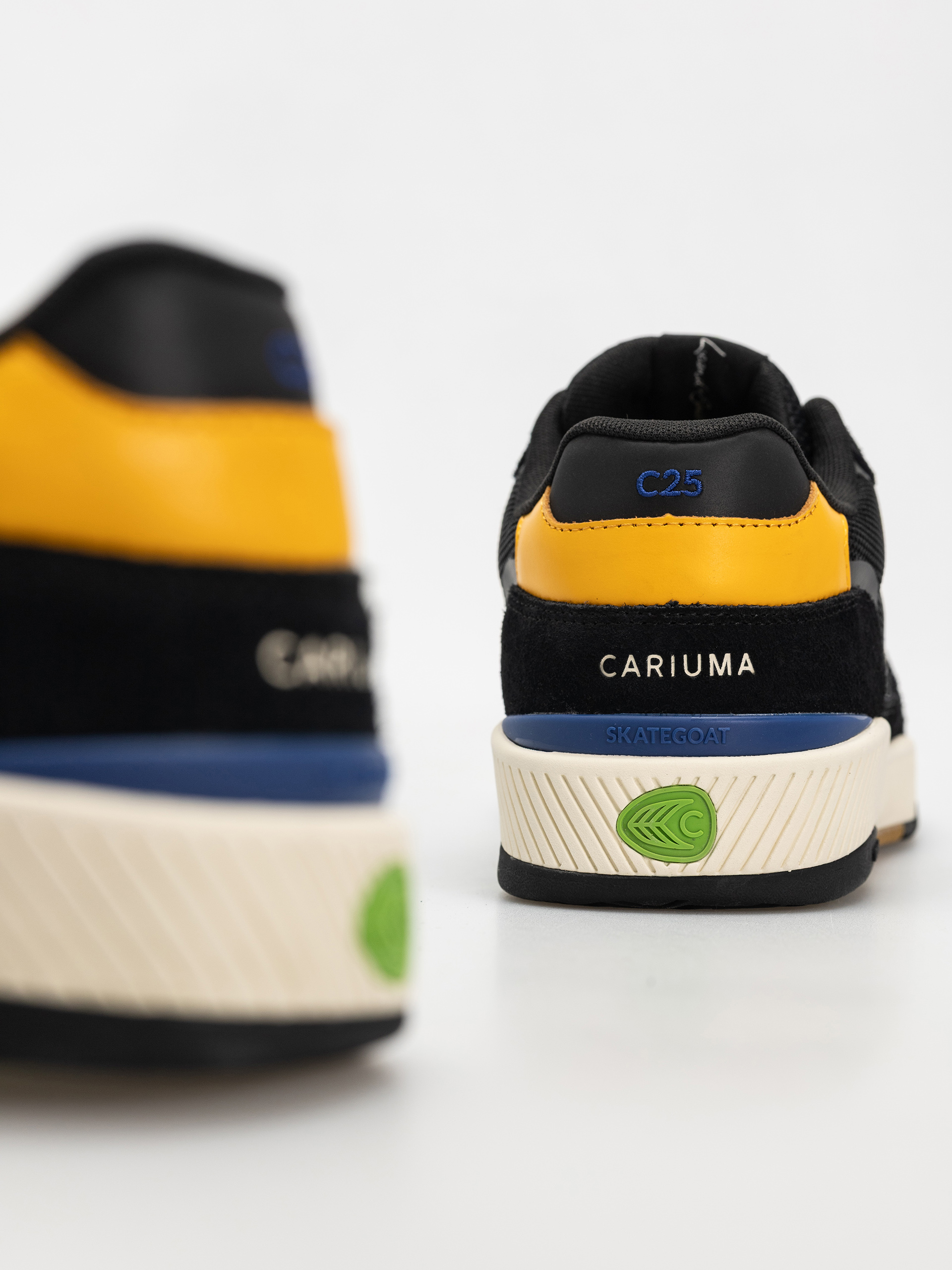 Взуття Cariuma Skategoat C25 Pro (black suede and mesh ivory logo yellow)