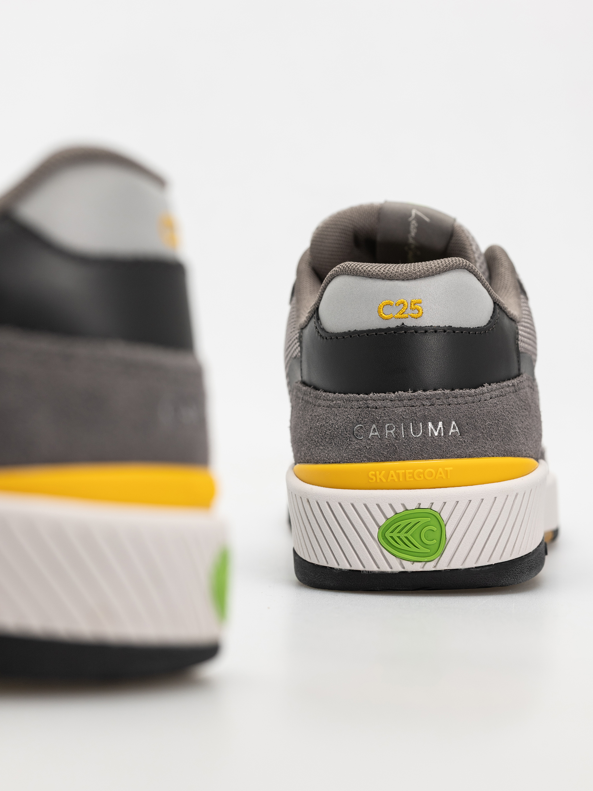 Взуття Cariuma Skategoat C25 Pro (charcoal grey suede light grey mesh ice logo yellow)