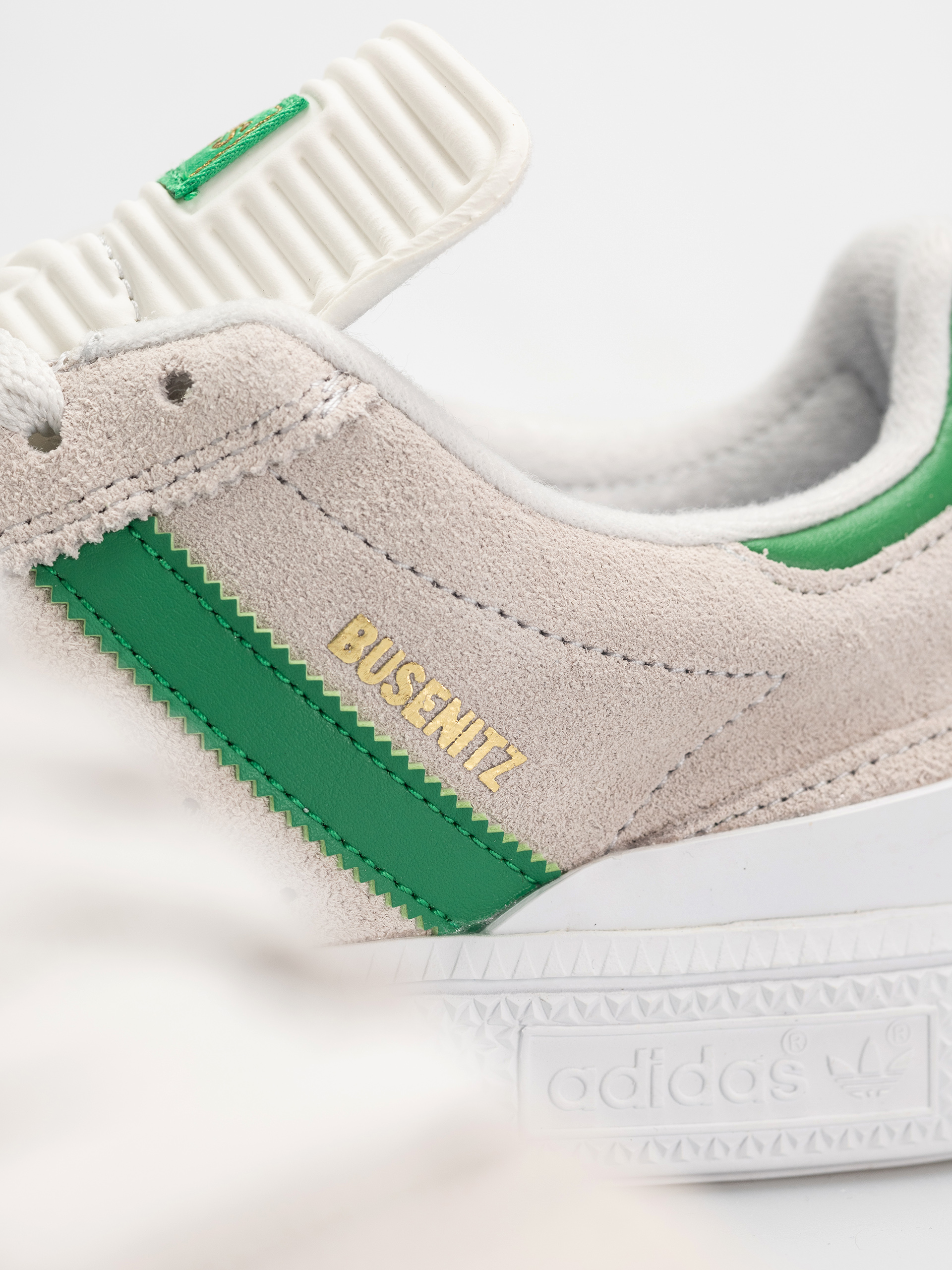 Взуття adidas Busenitz (crywht/crywht/goldmt)