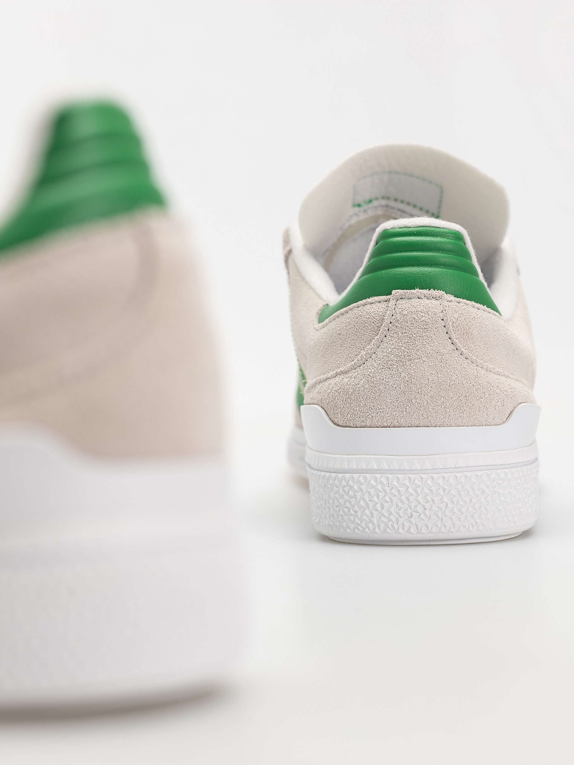 Взуття adidas Busenitz (crywht/crywht/goldmt)