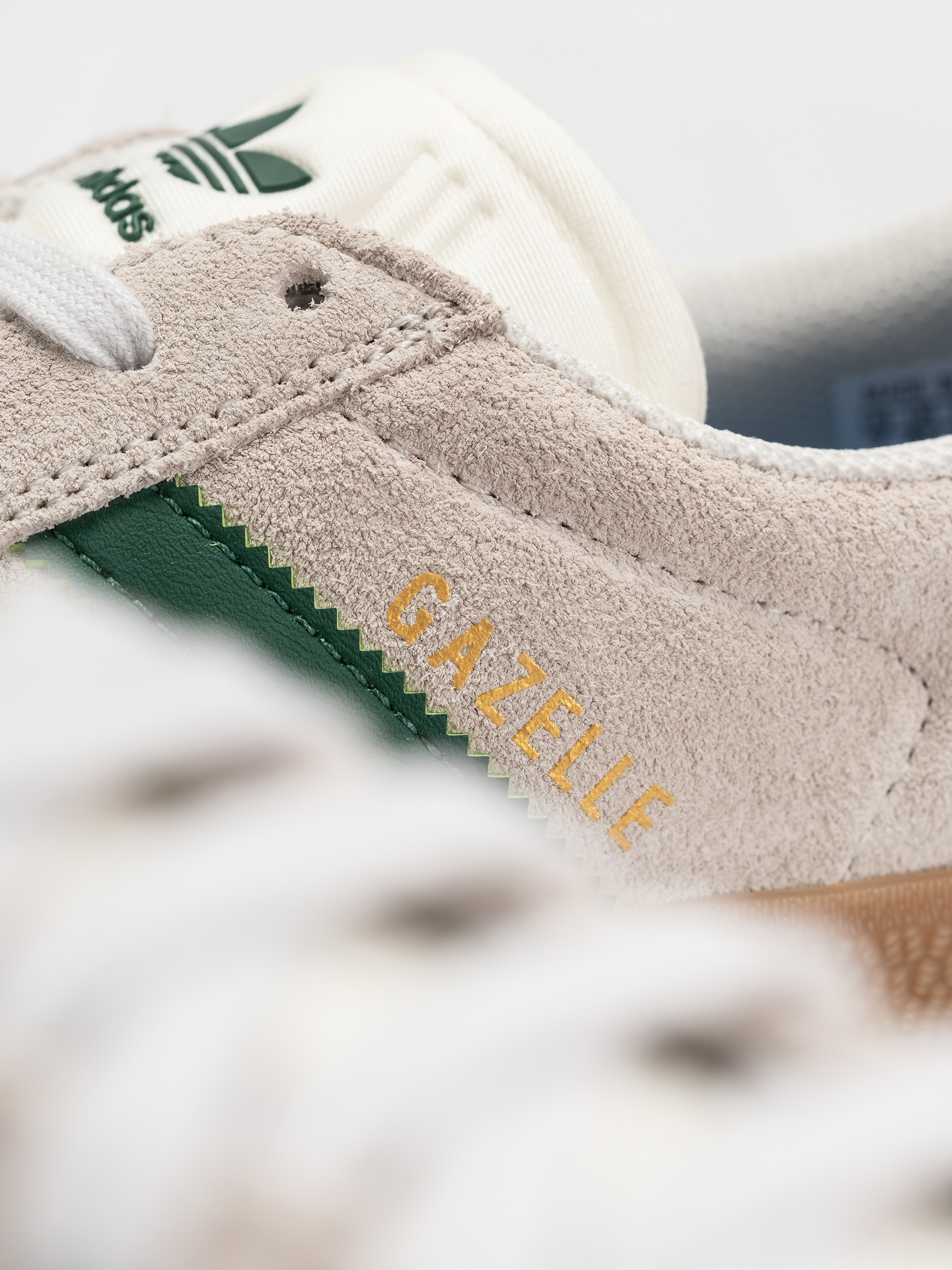 Взуття adidas Gazelle ADV (crywht/crywht/gum4)