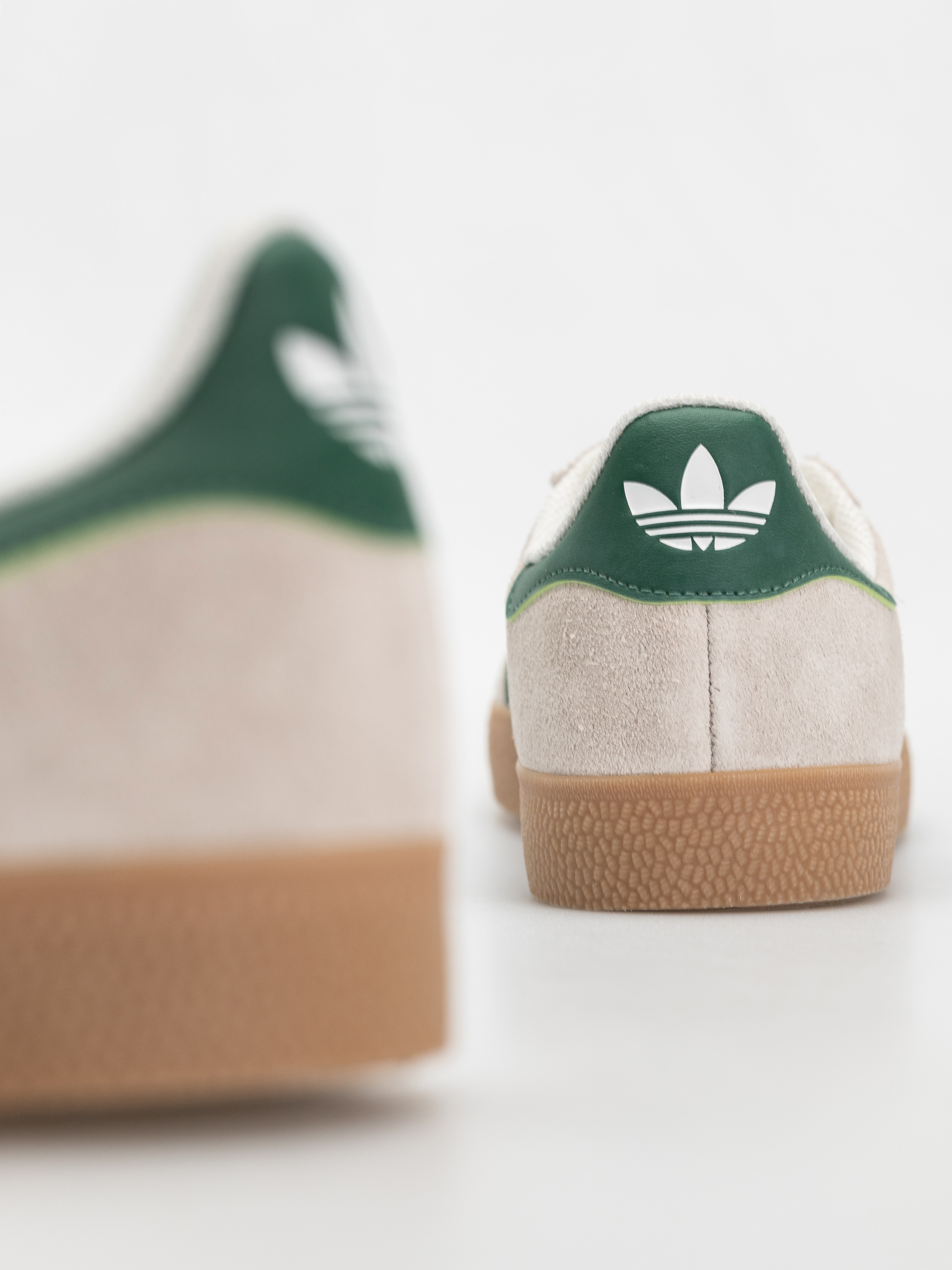 Взуття adidas Gazelle ADV (crywht/crywht/gum4)