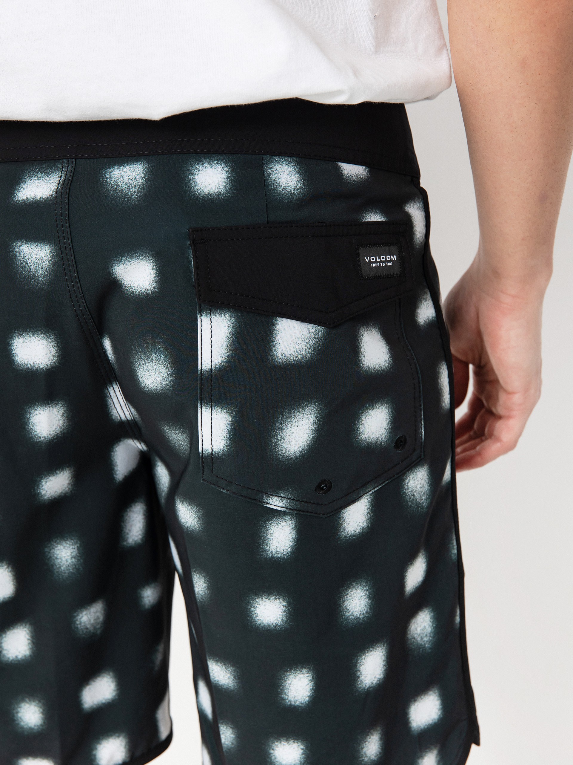 Пляжні шорти Volcom Infuse Scallop Mod 19 (black)