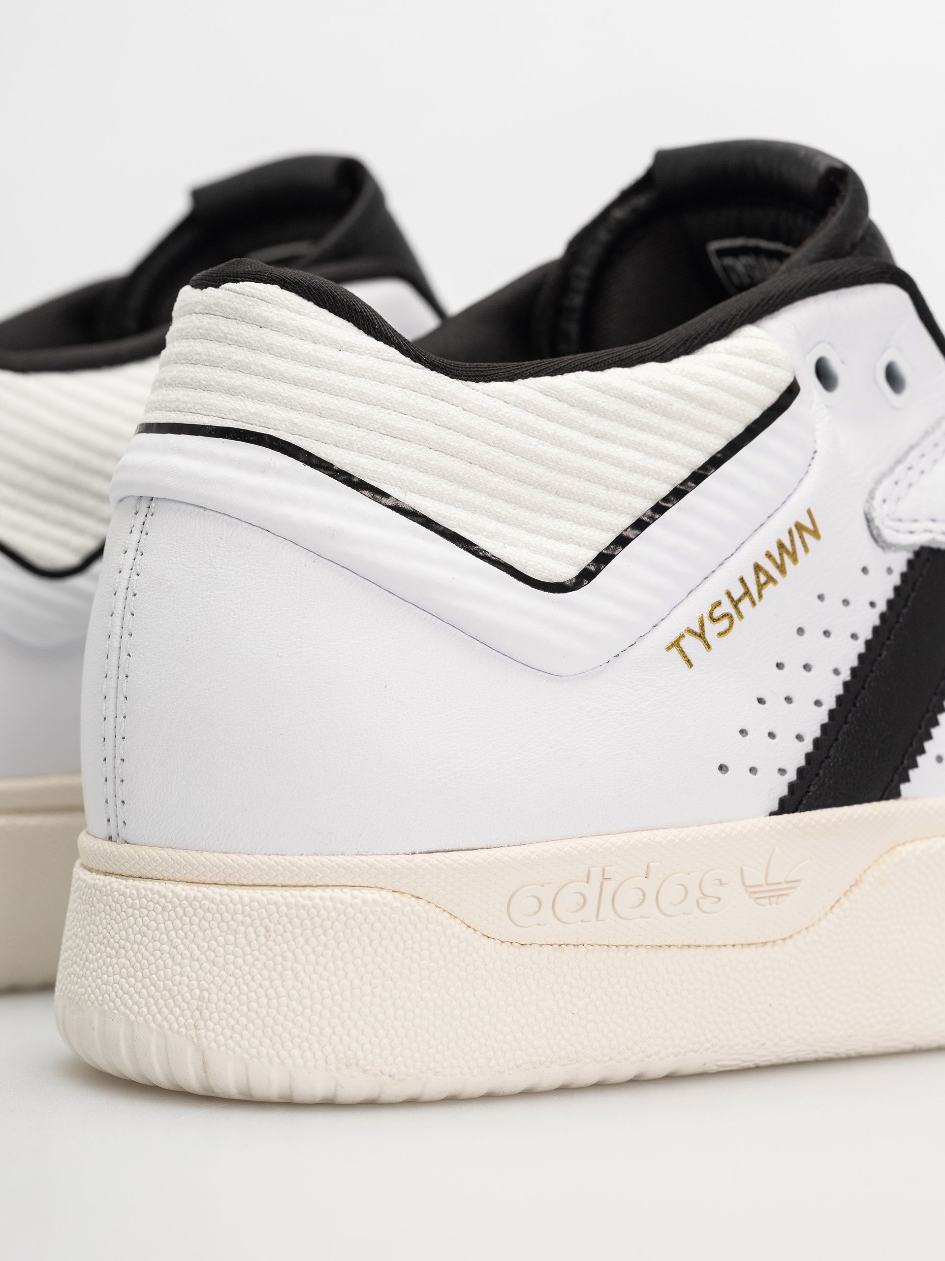 Взуття adidas Tyshawn (ftwwht/cblack/ftwwht)