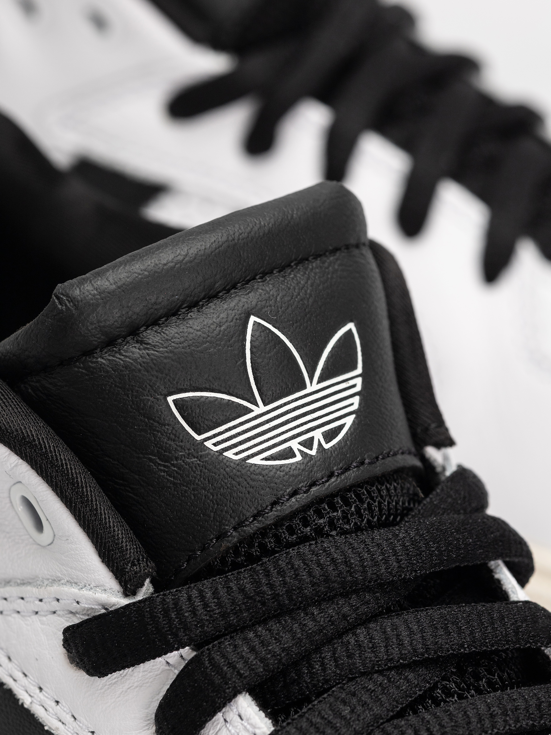 Взуття adidas Tyshawn (ftwwht/cblack/ftwwht)