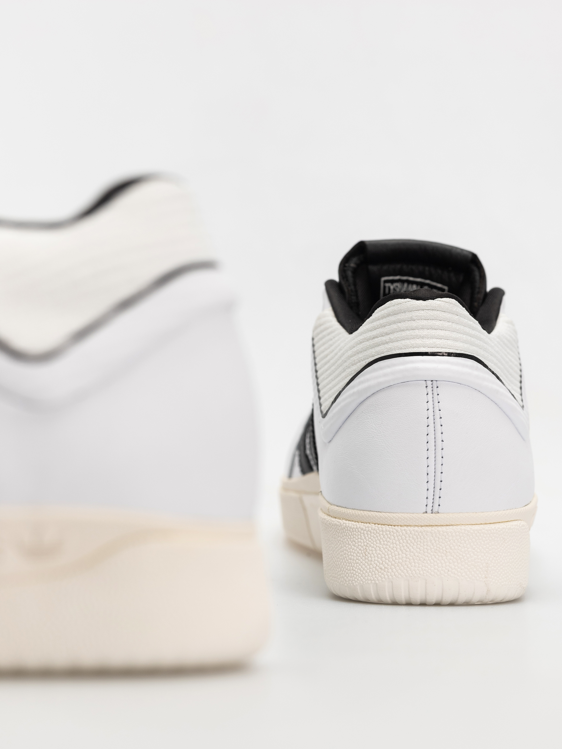 Взуття adidas Tyshawn (ftwwht/cblack/ftwwht)