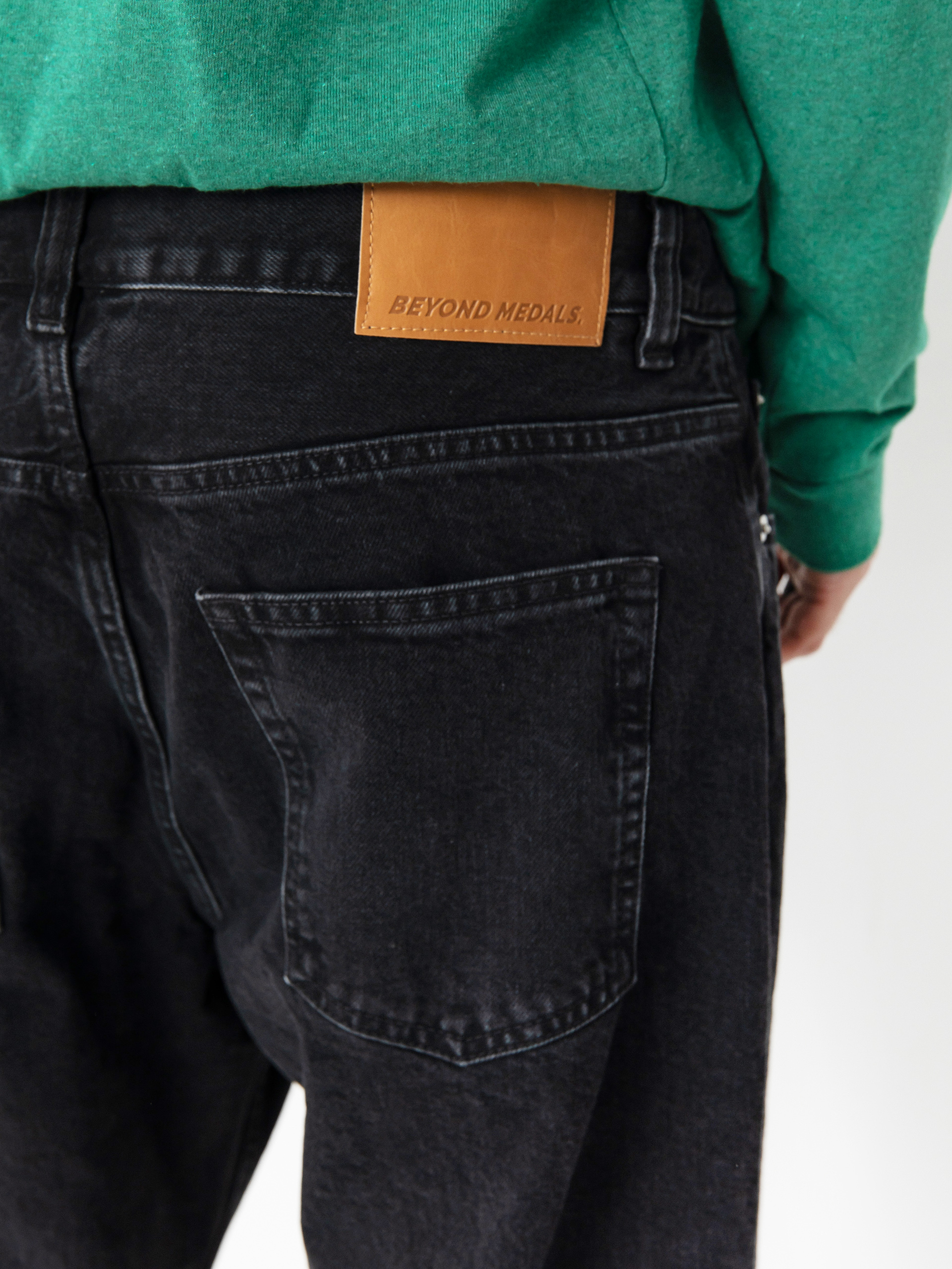 Штани Beyond Medals Loose Jeans (black)