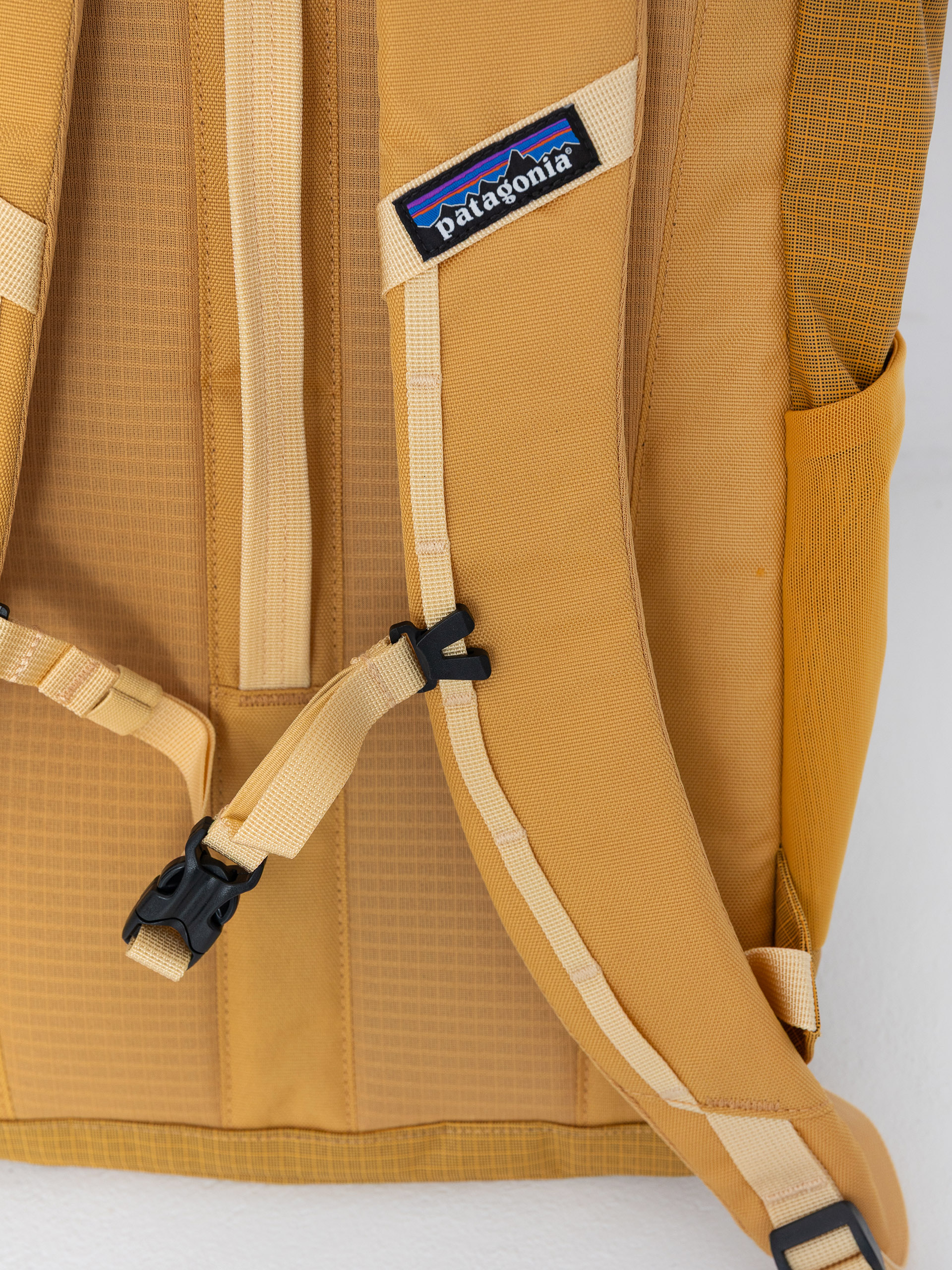 Рюкзак Patagonia Black Hole Pack 25L (pufferfish gold w/beeswax tan)