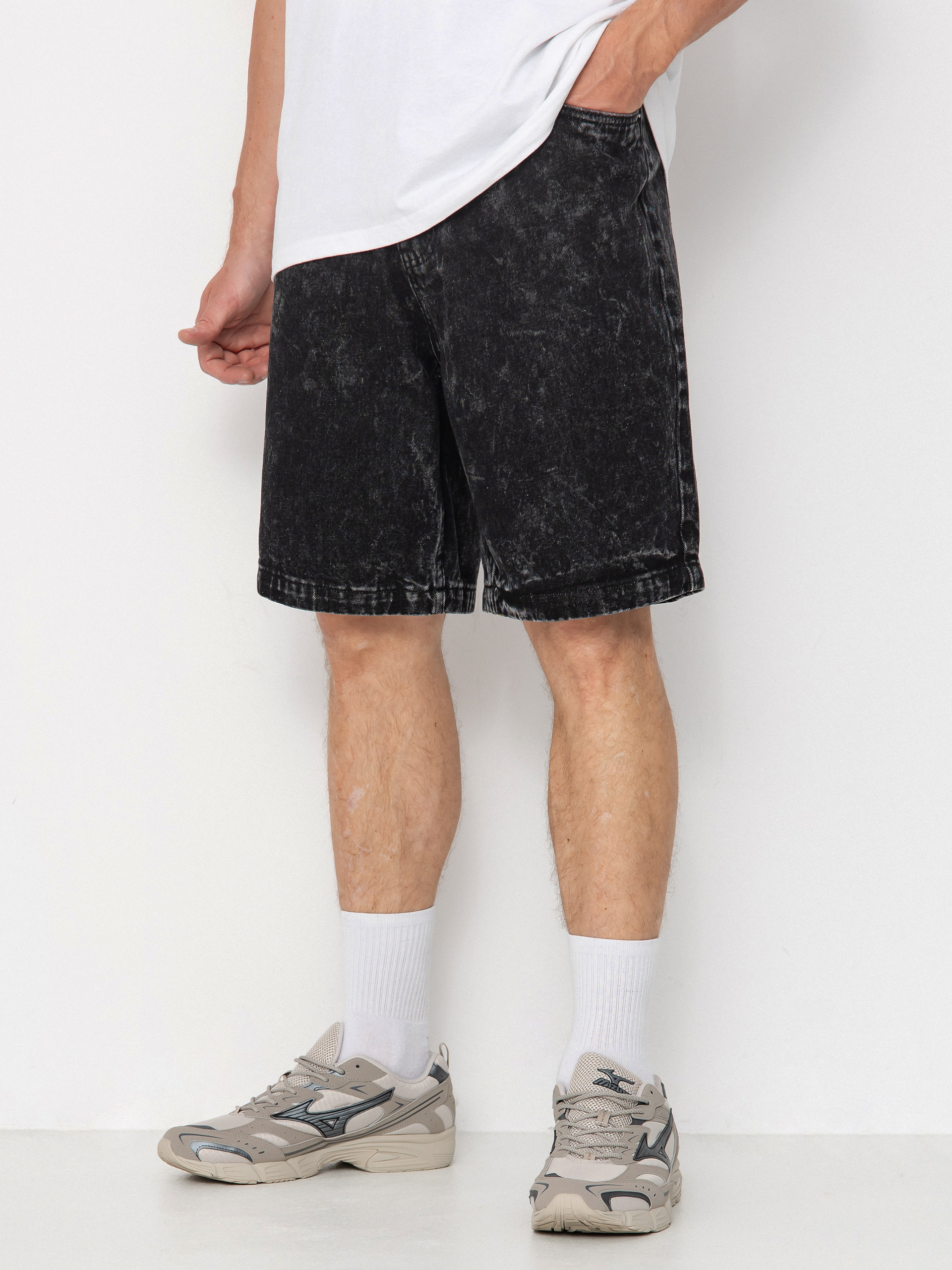 u0428u043eu0440u0442u0438 Santa Cruz Big (black acid wash)