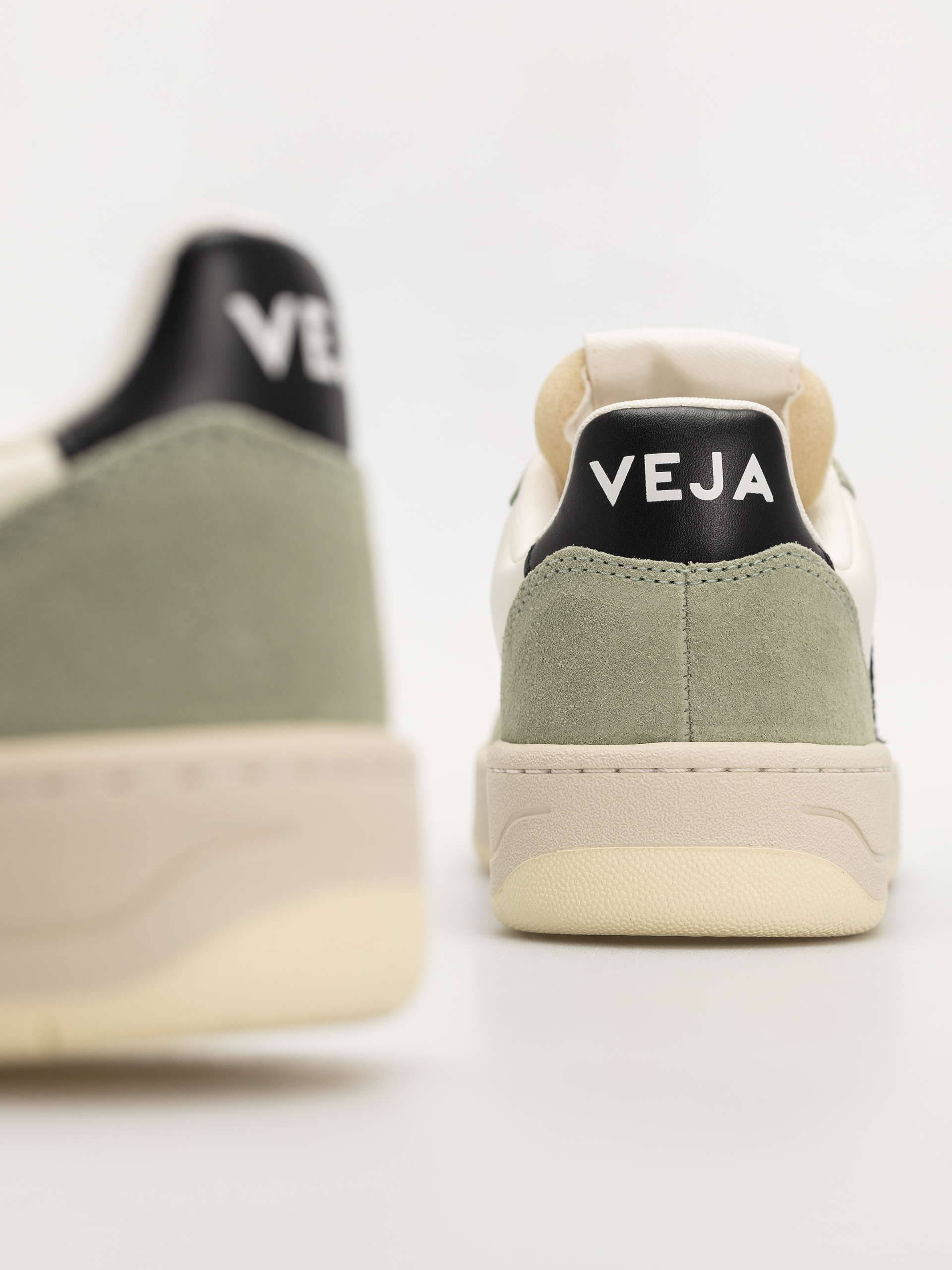 Взуття Veja V-10 Wmn (pure black clay)
